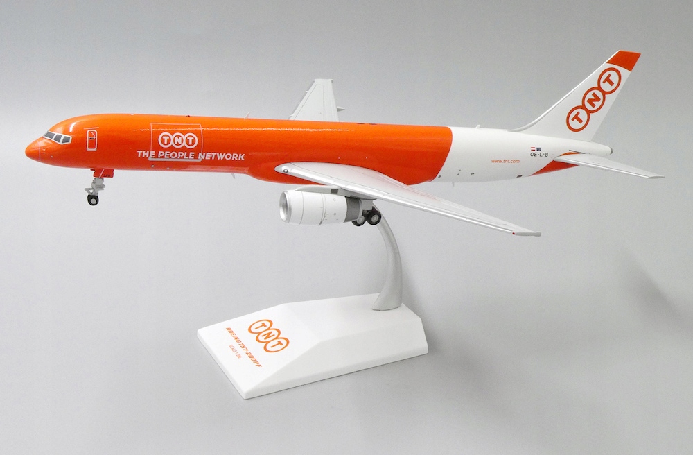 Model Boeing 757-200 Tnt 1:200 Kvalita