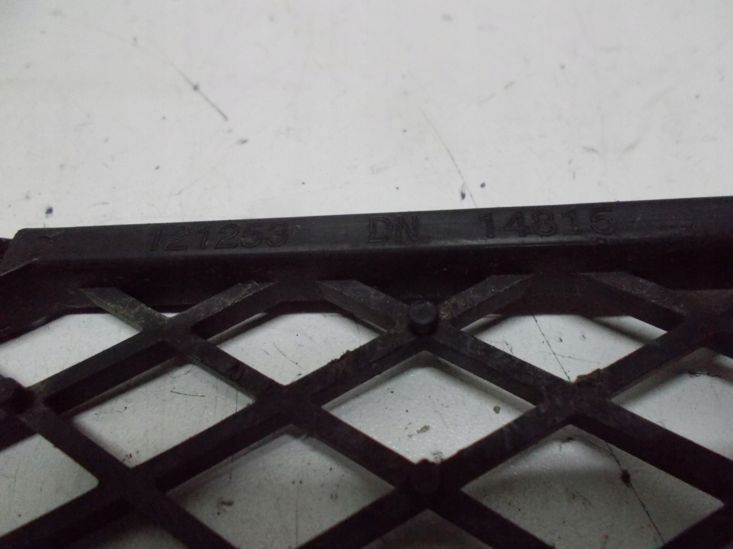 BMW X3 E83 3.0D 08R grid of a bumper front 3416512
