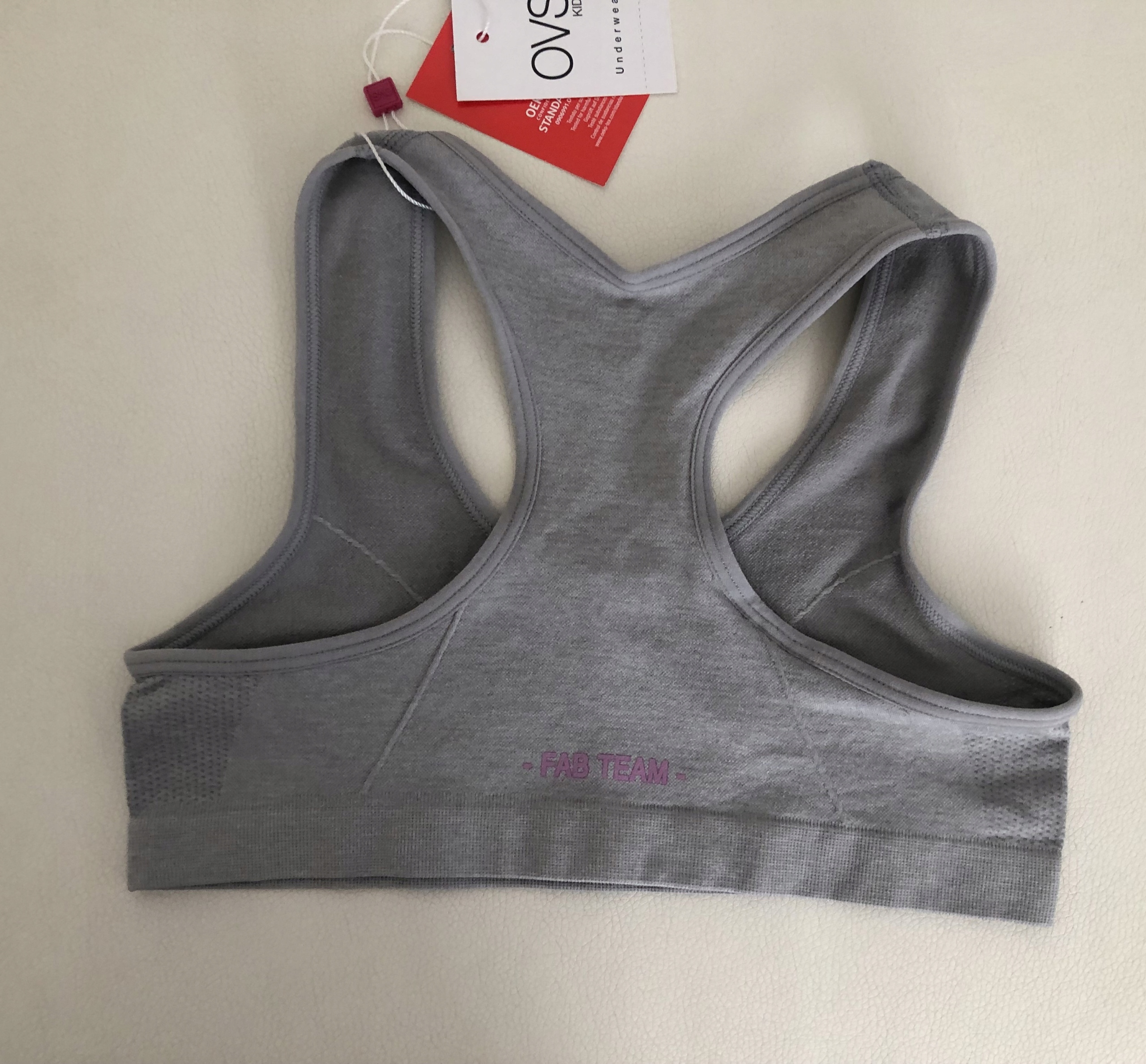 OUTLET BEZSZWOWY DZIĘWCZĘCY BIUSTONOSZ TOP -SPORTOWY 134/140 Rozmiar 140