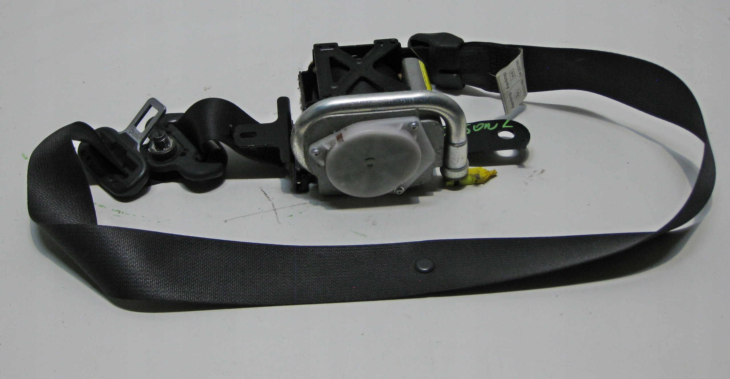 HYUNDAI TUCSON and 08R seat belt left front 88810-2E301