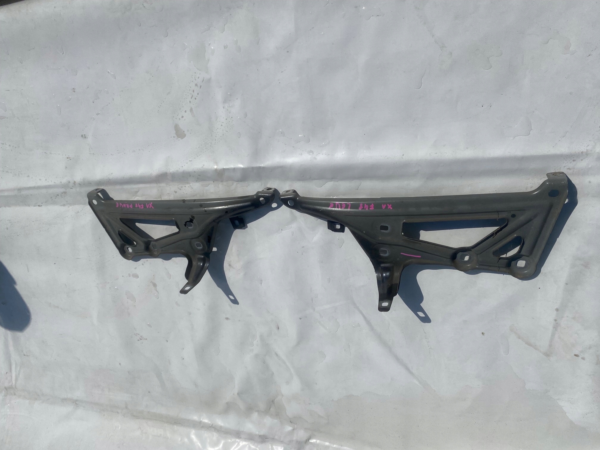 BMW X1 F48 staffa sinistro parafango 7329447