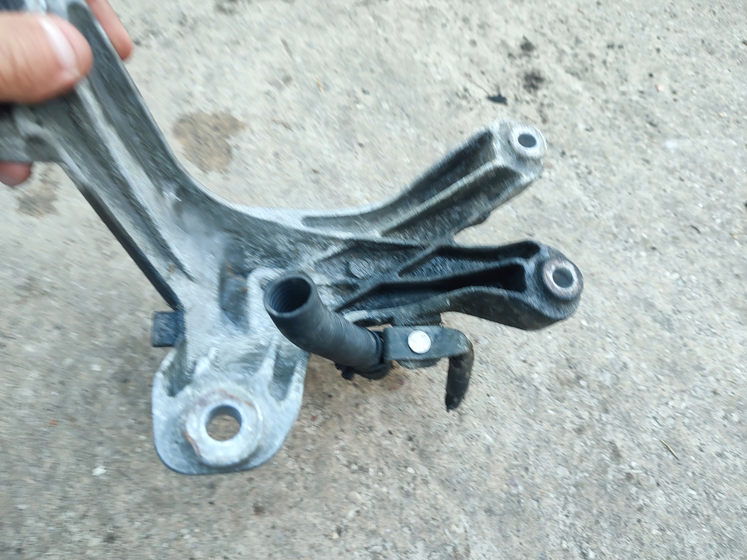 engine mount Audi A4 B8 2.0 TDI 8K0993083