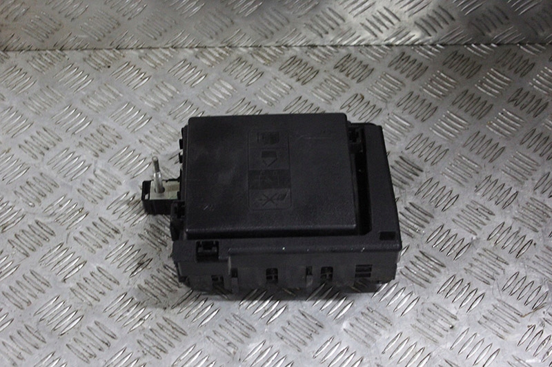 CHEVROLET CAMARO 2016 SS SKRZYNKA BEZPIECZNIKOW