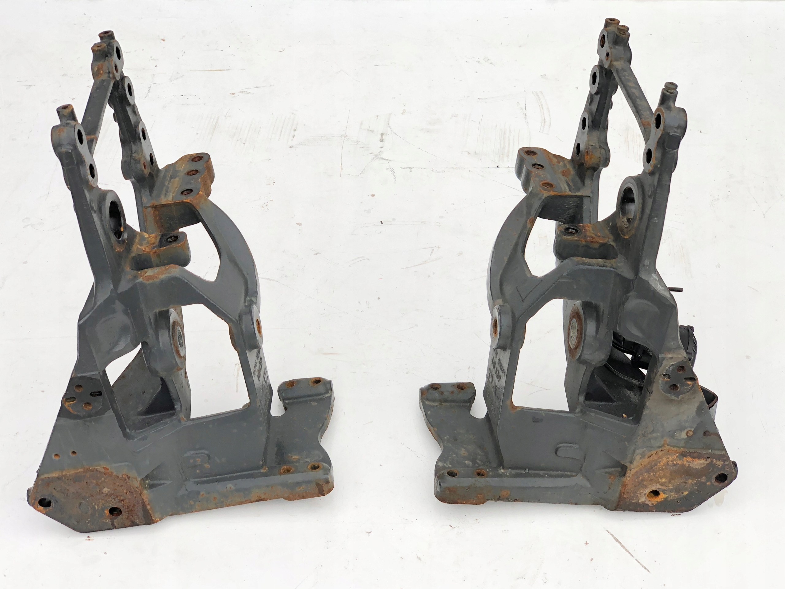 КРОНШТЕЙН РАМЫ ПРУЖИНЫ DAF EURO6 BDF 1849856 1849857