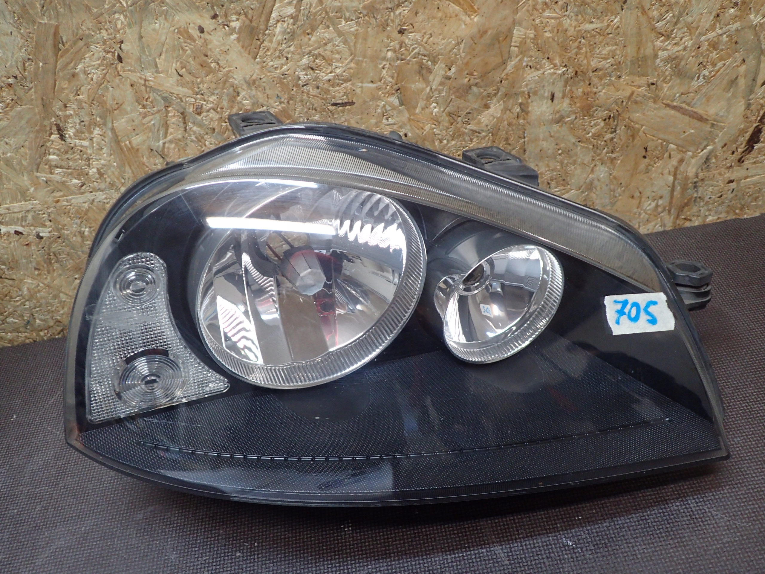 LIGHT FRONT RIGHT SEAT AROSA 6H1941006