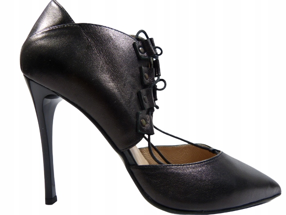 černé šněrovací lodičky na podpatku Bizzarro 37