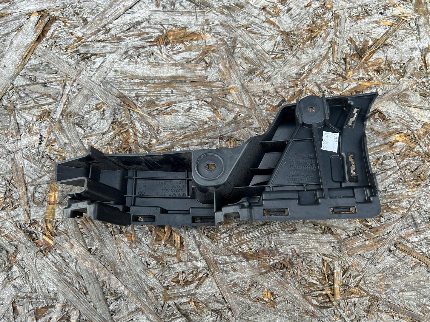 bumper bracket left rear part SEAT IBIZA V 6F0807377D