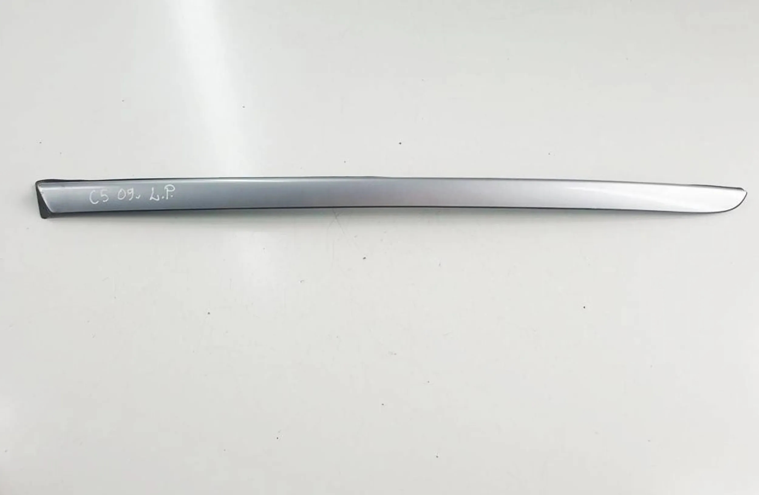 Citroen C5 III X7 2009r Listwa szyby lewy przód