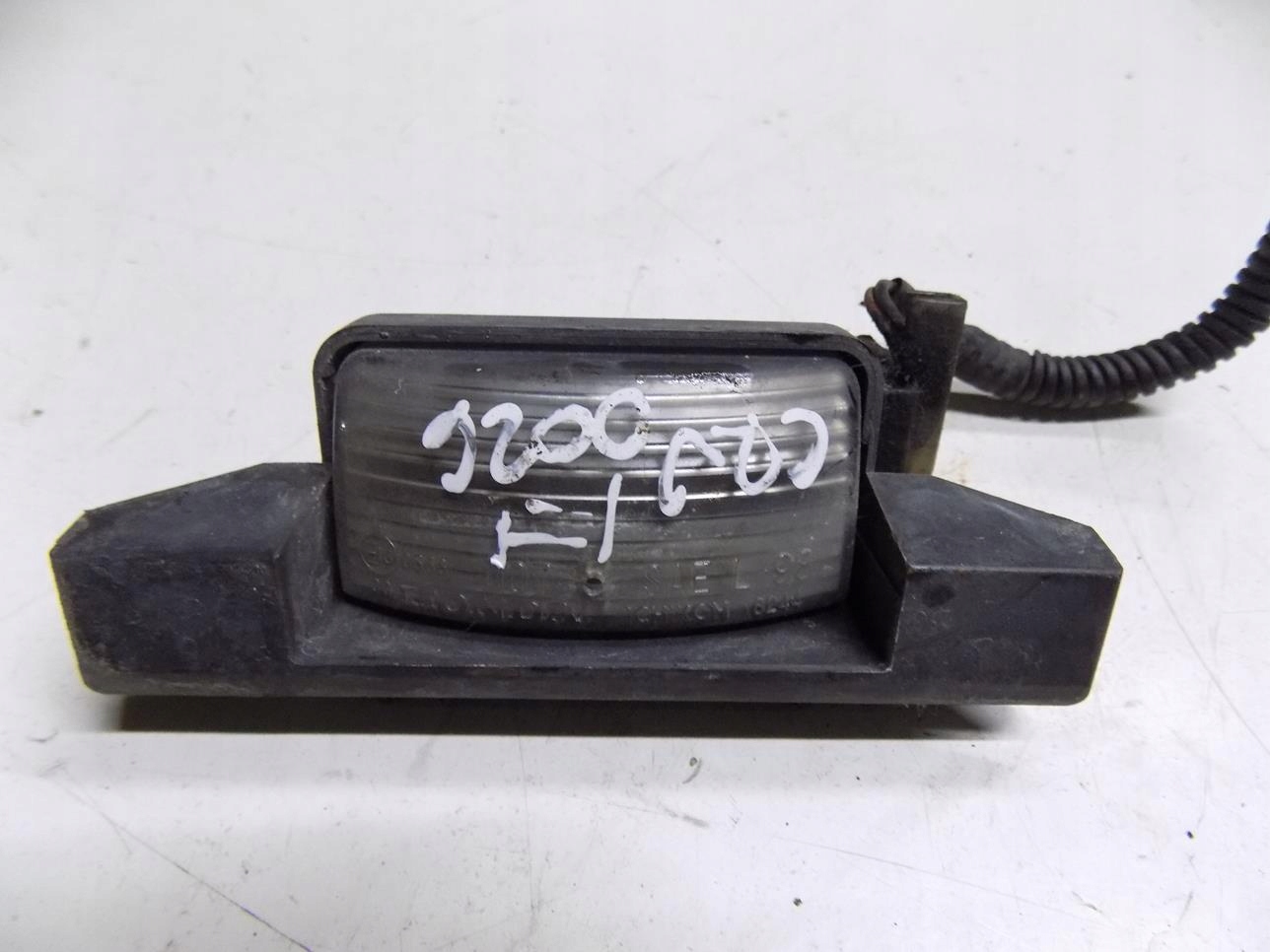 0637040LAMPKA - HONDA CR-V II 01-06 лампа номерного знака