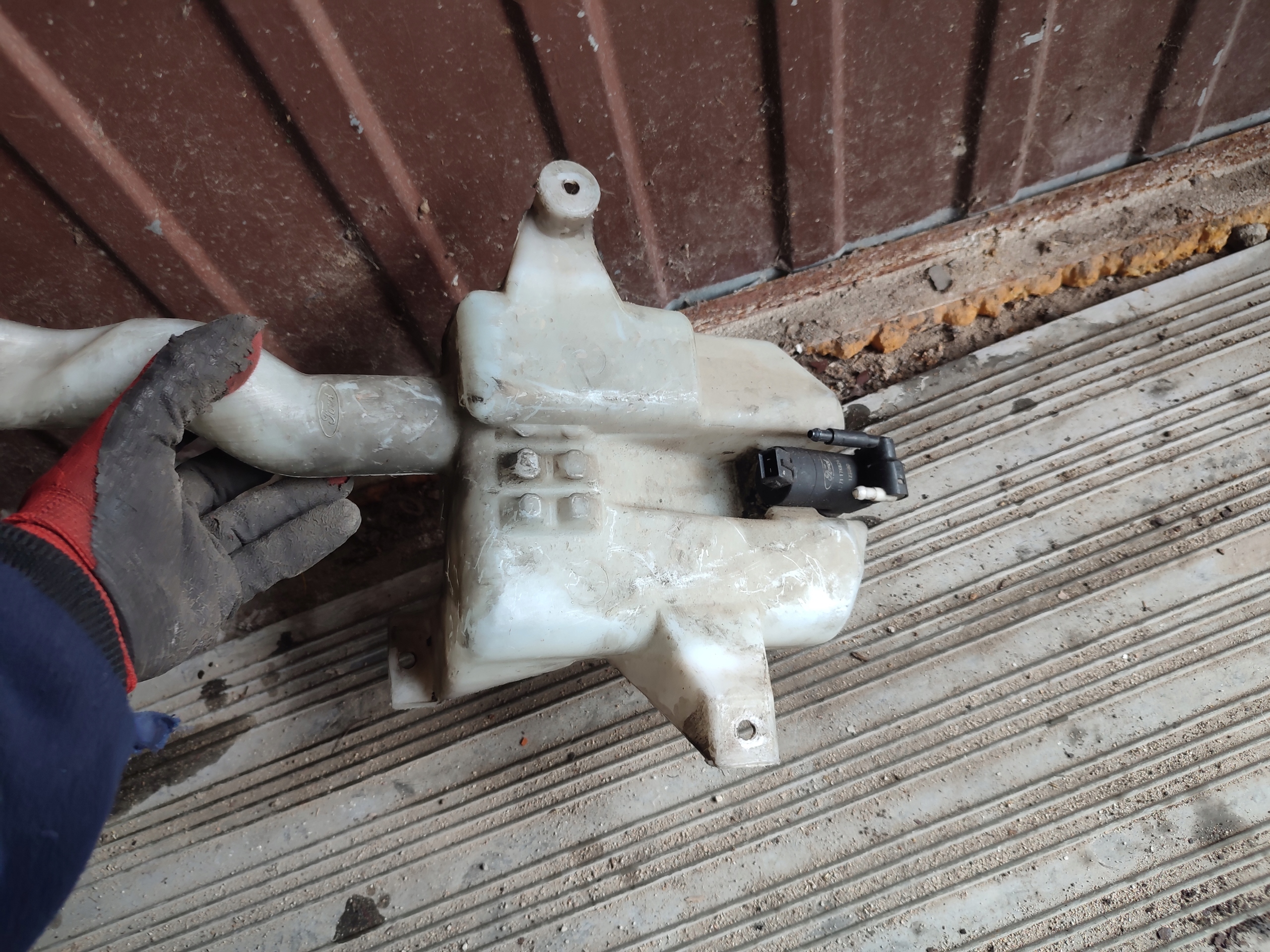 washer fluid tank MONDEO MK3 1S71-17618-AB