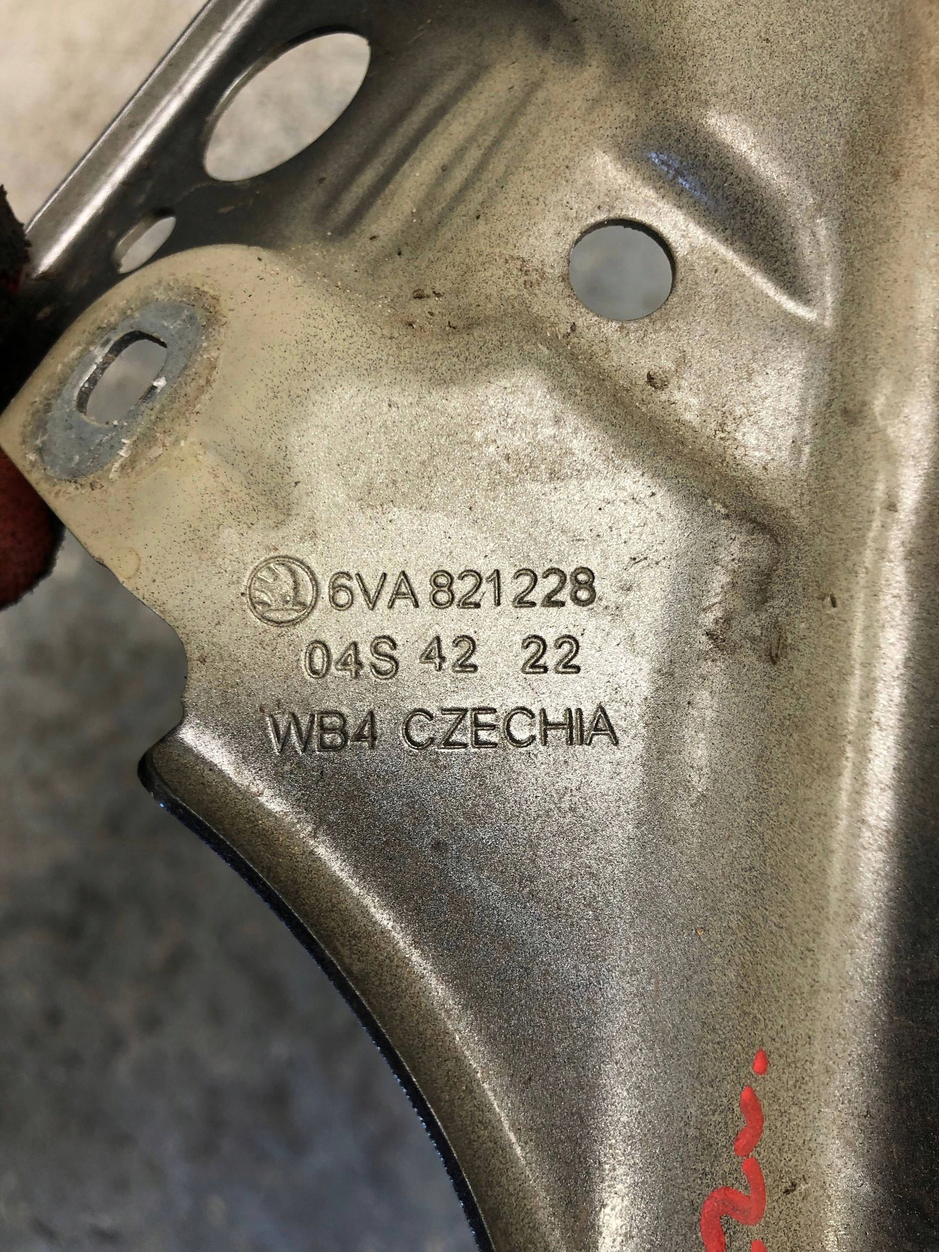 Console Support plaque Aile Droite Avant SKODA FABIA IV 6VA821228