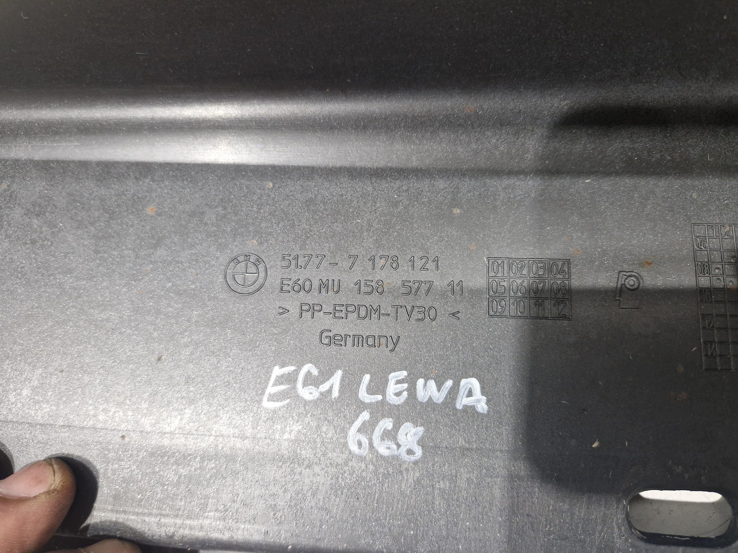 BMW E61 moulding cap threshold left 668 SCHWARZ II