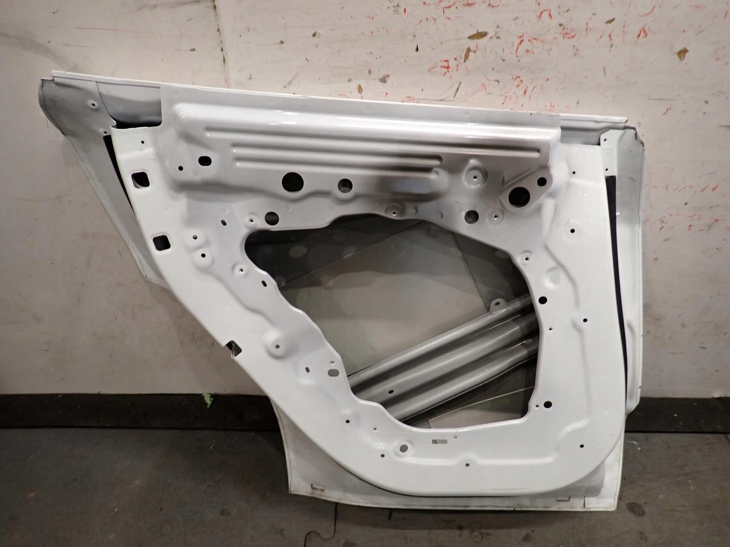 door rear part rear. left TESLA Y 2021
