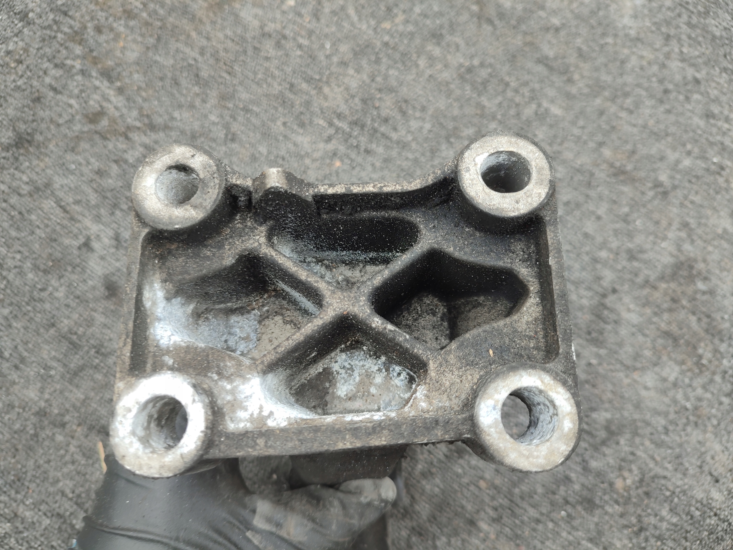 holder engine mount Renault Master III 113757025R