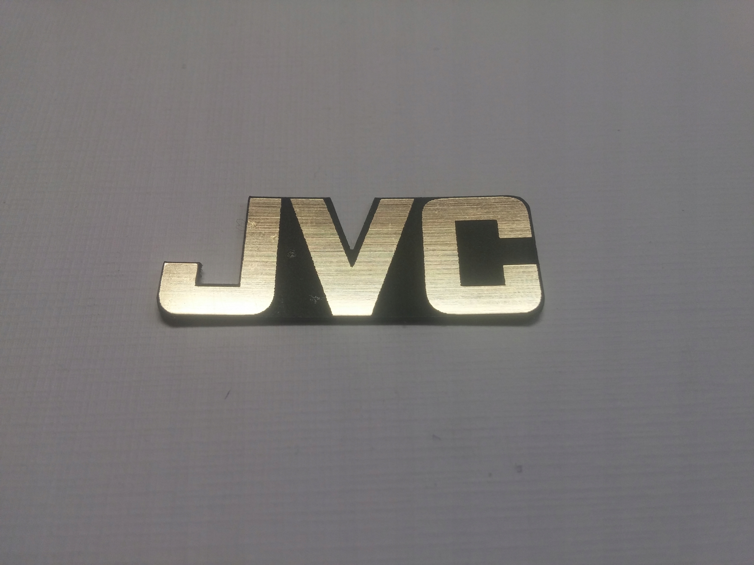 

Jvc naklejka emblemat 35 x 14 mm *złota