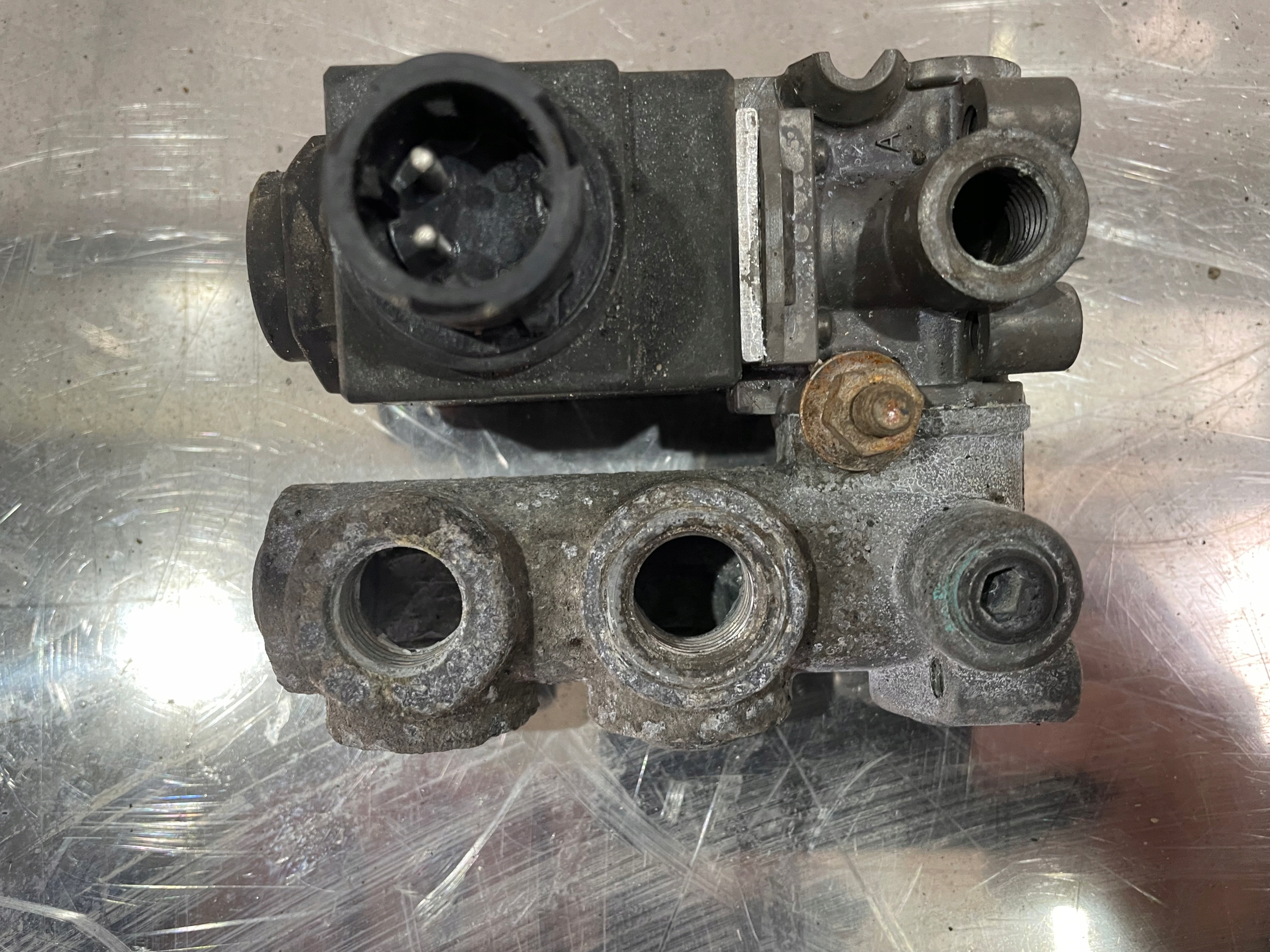 2038655 - Электромагнитный Клапан Scania R