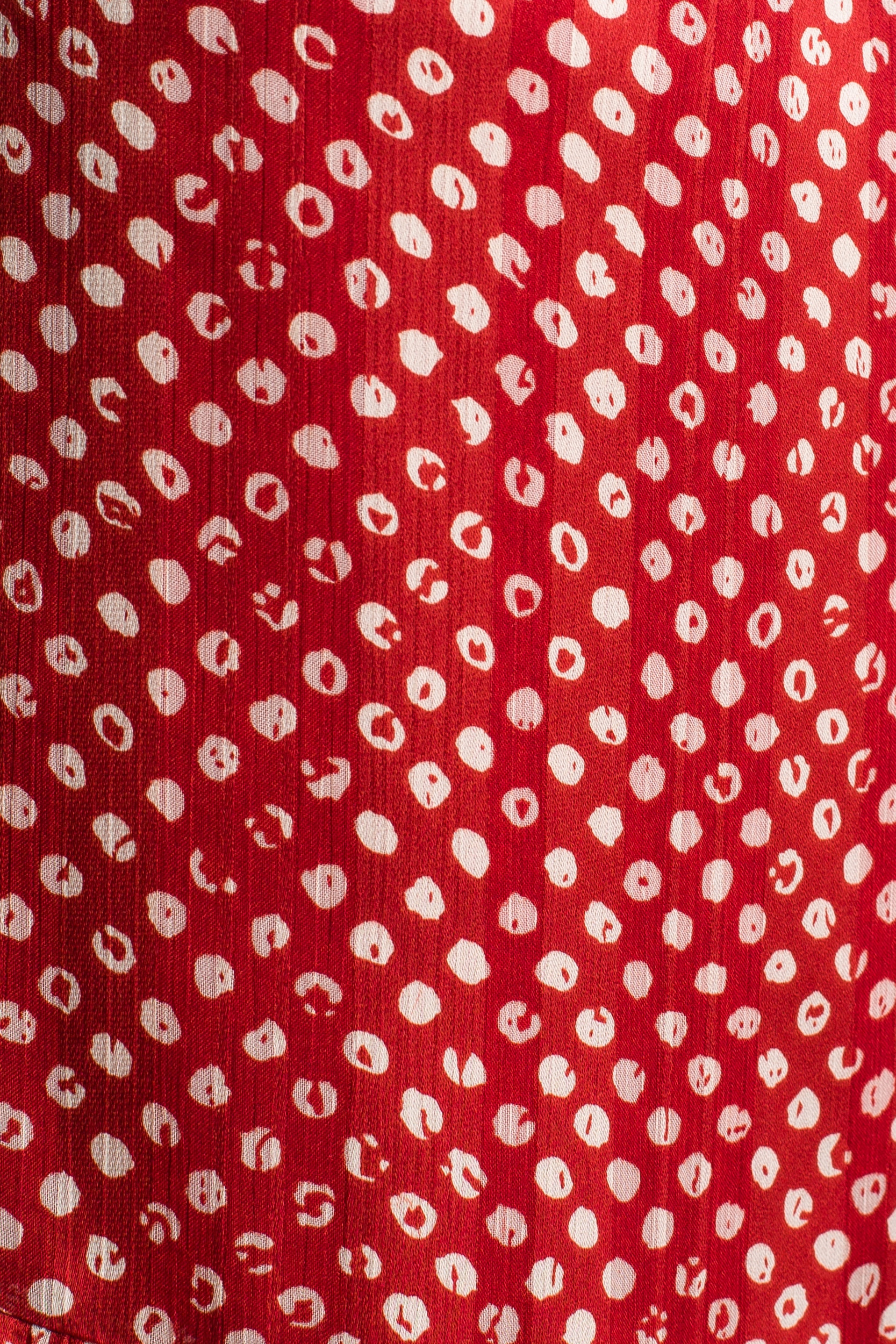 KOBIECA SUKIENKA NA WESELE DAMSKA SZYFONOWA W GROSZKI CZERWONA 38 M Kolor czerwony