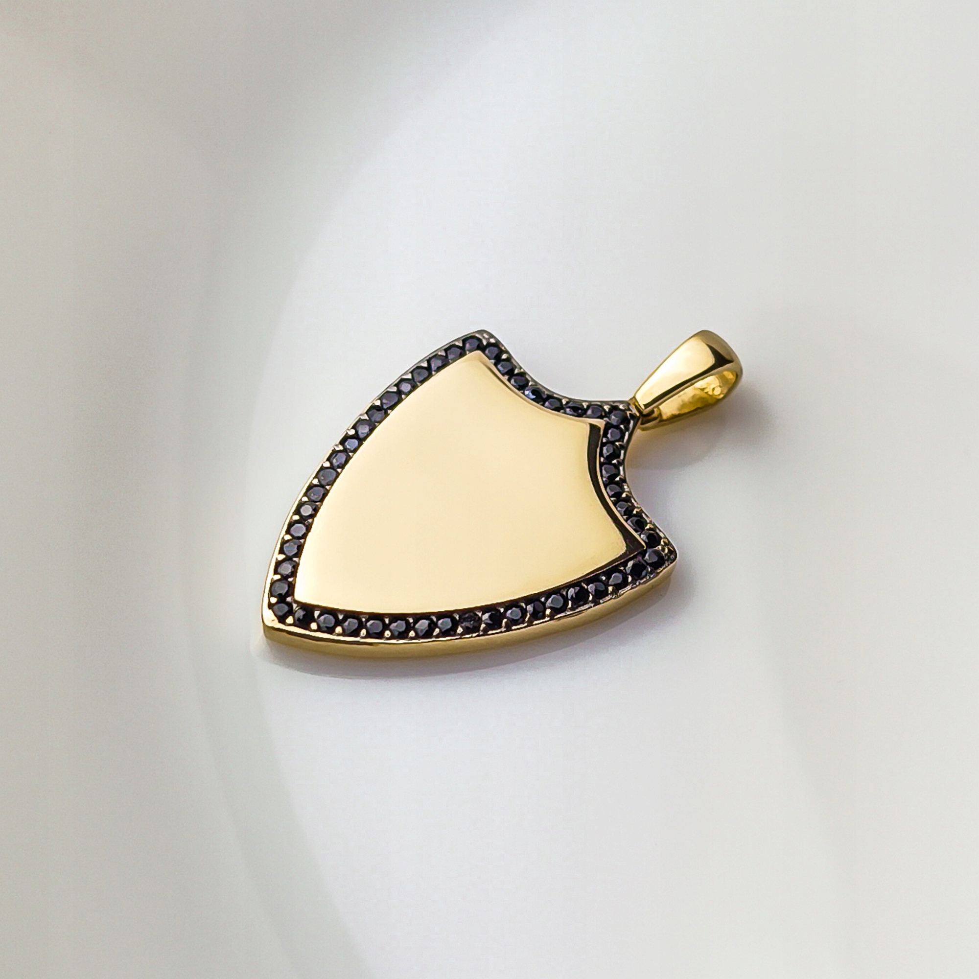 Zlatý přívěsek na štít pro gravírování p. 585