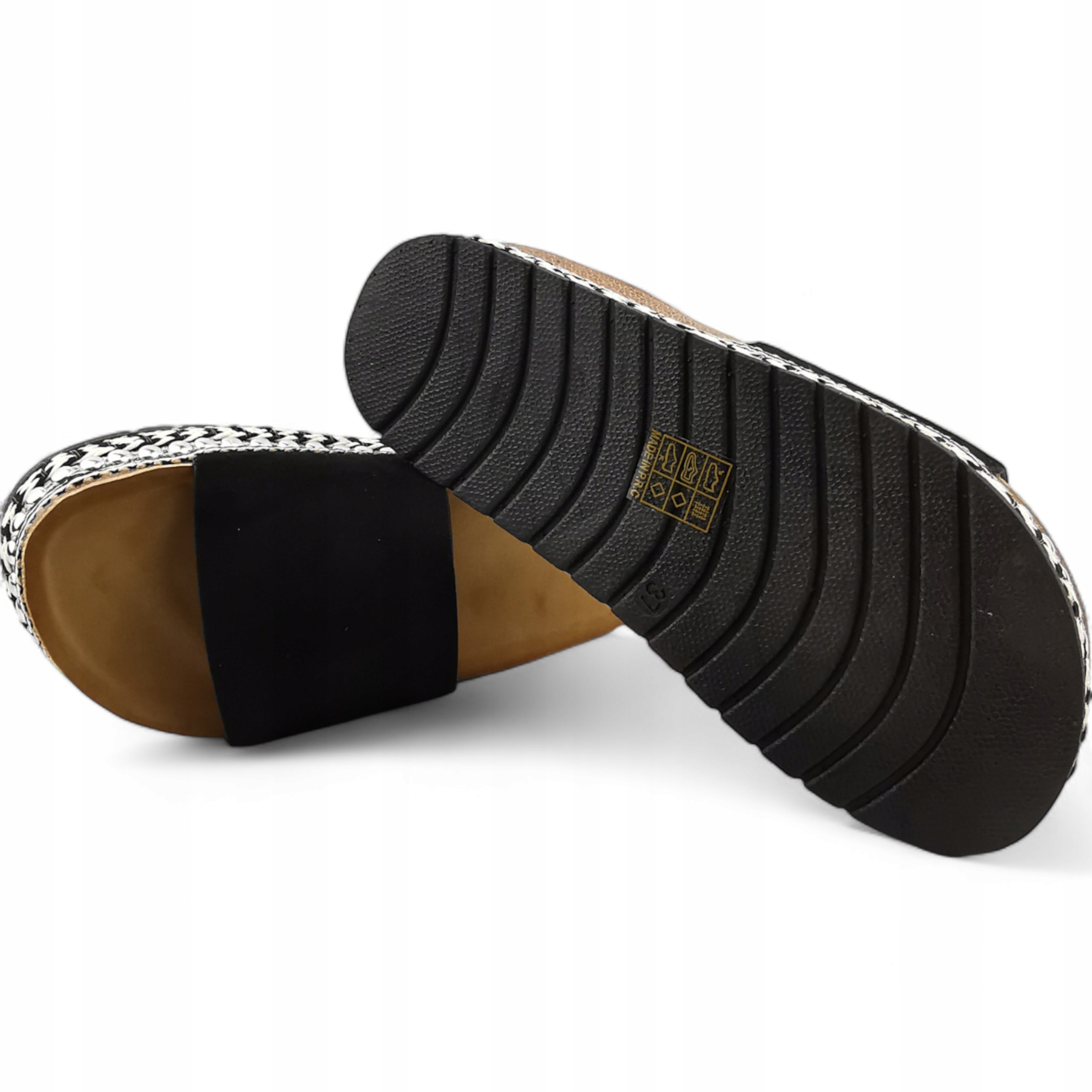 SKÓRZANE SOLIDNE CZARNE PROFILOWANE KLAPKI NA PODWYŻSZENIU Marka inna