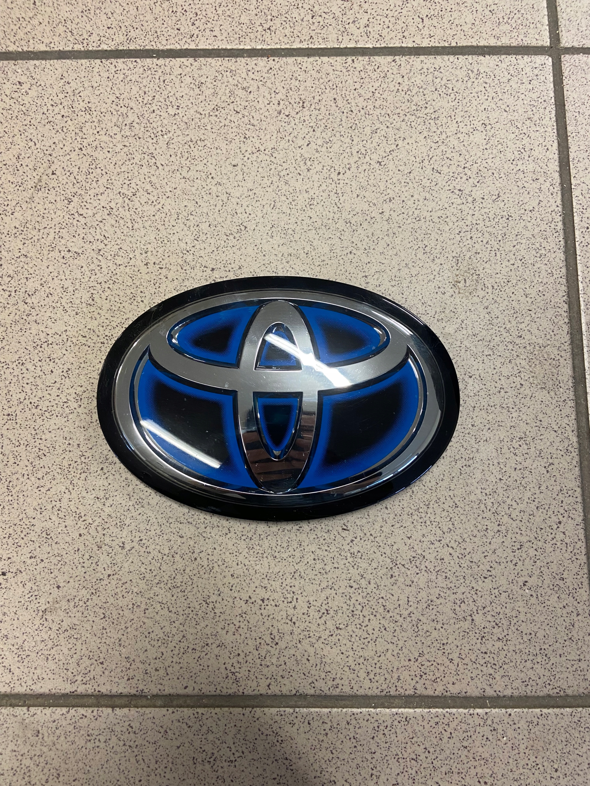 Логотип Тойота rav4