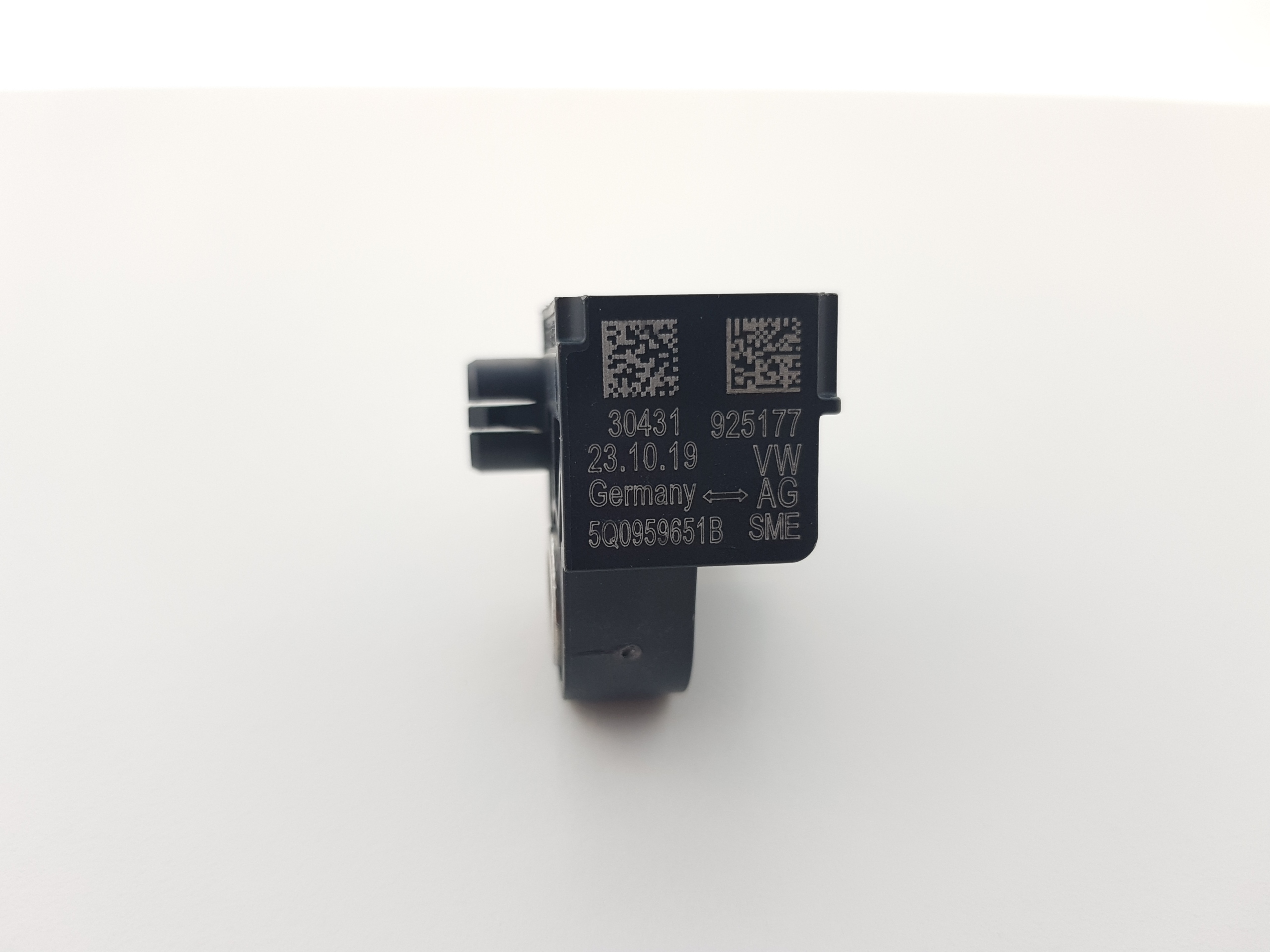 CZUJNIK UDERZENIA PRZEDNI VW 5Q0959651B ORYGINAŁ