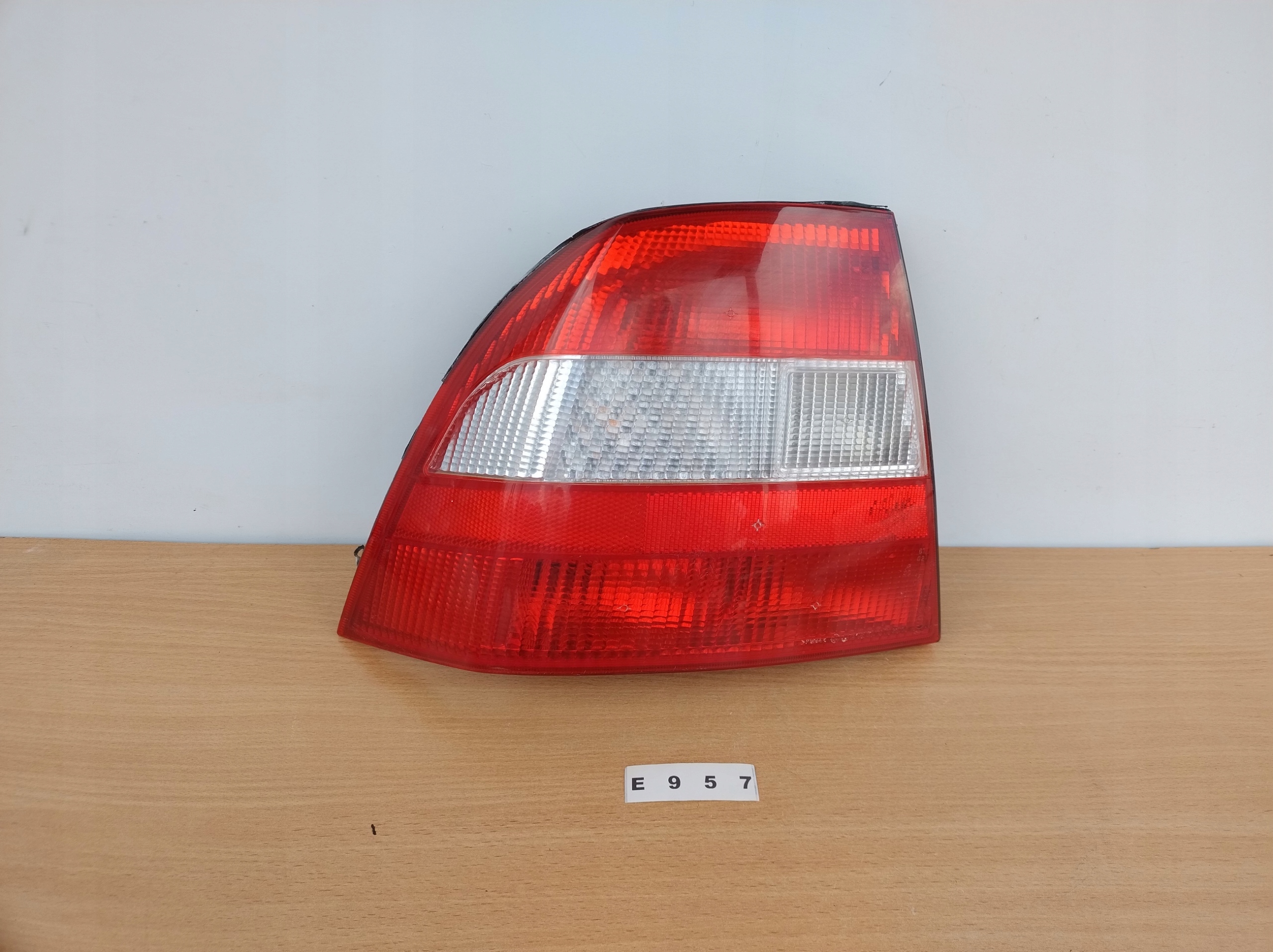 OPEL VECTRA B HB sedan 96-99 year left light rear part + insert 90568047 E957