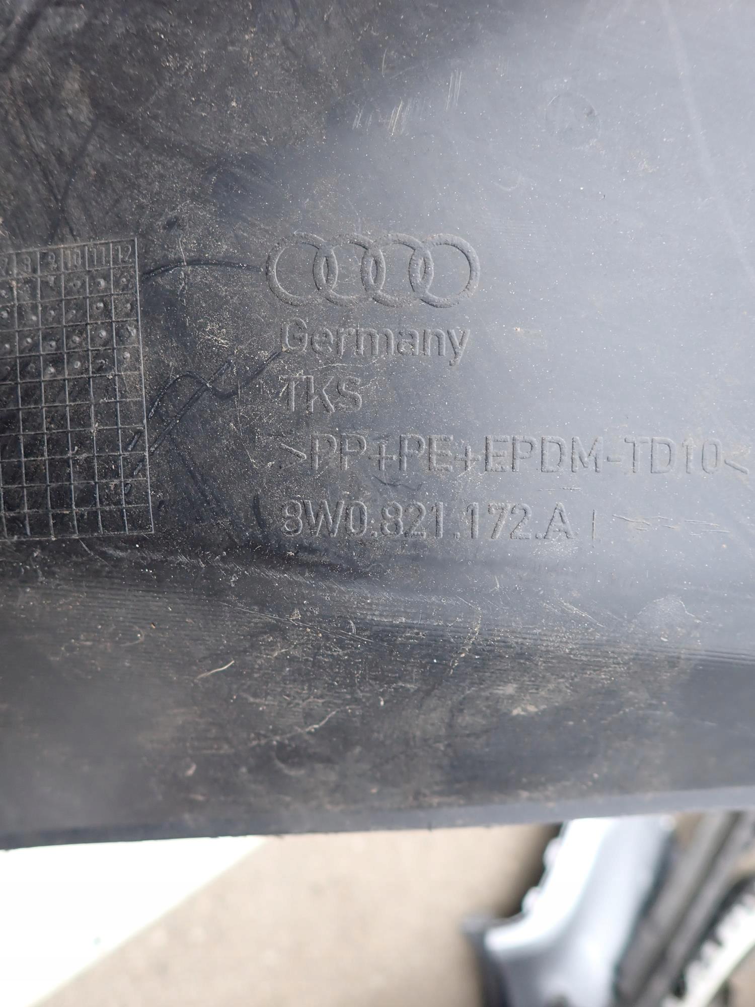 AUDI A4 B9 8W 15-> mudguard front front right