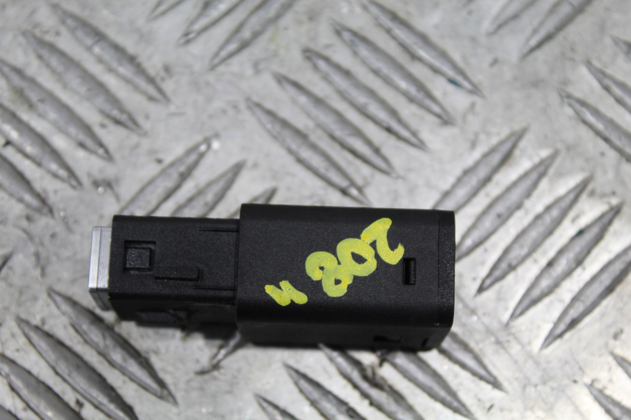 adapter UCB TYPU C PEUGEOT 208 II 2 9831377180