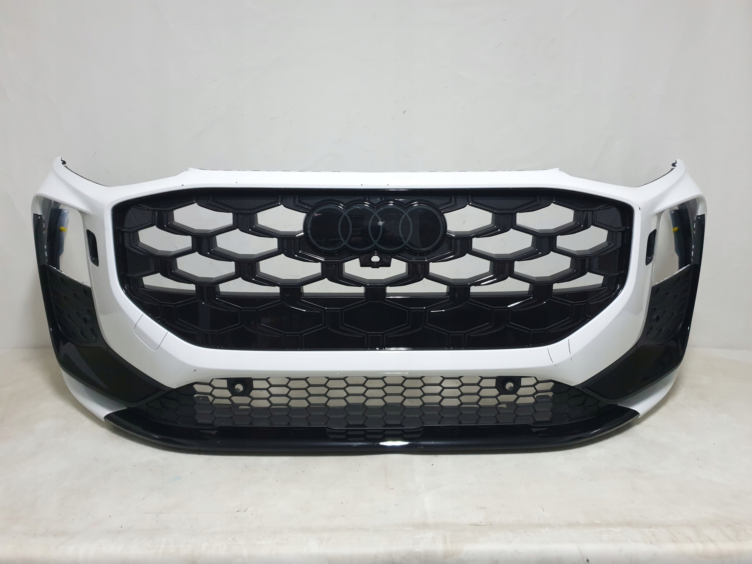AUDI Q3 III 83H S-LINE 25-> bumper front front 6xPDC washers 83H807437D