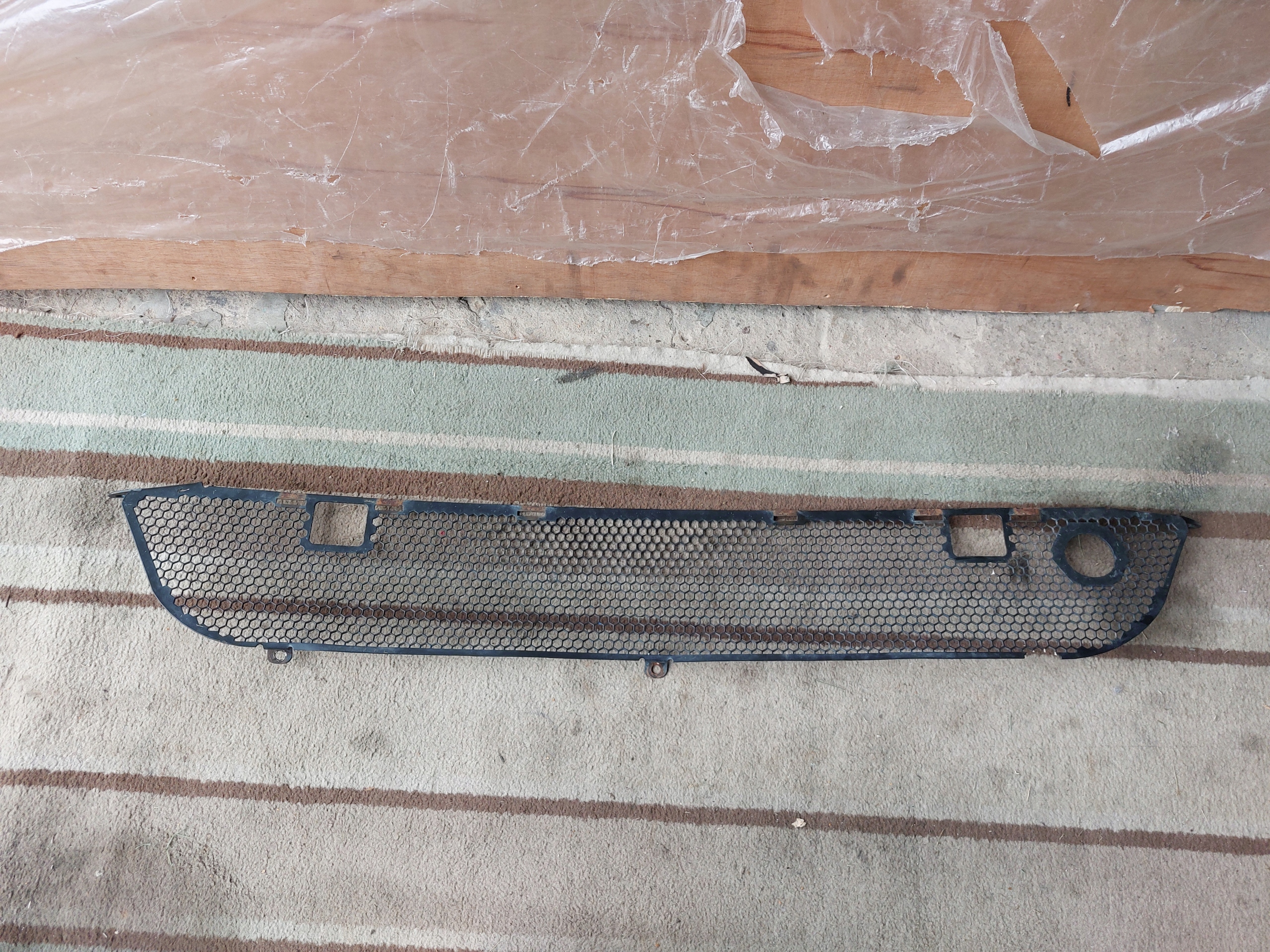 grid grille of a bumper front ASTON MARTIN VANTAGE 16r