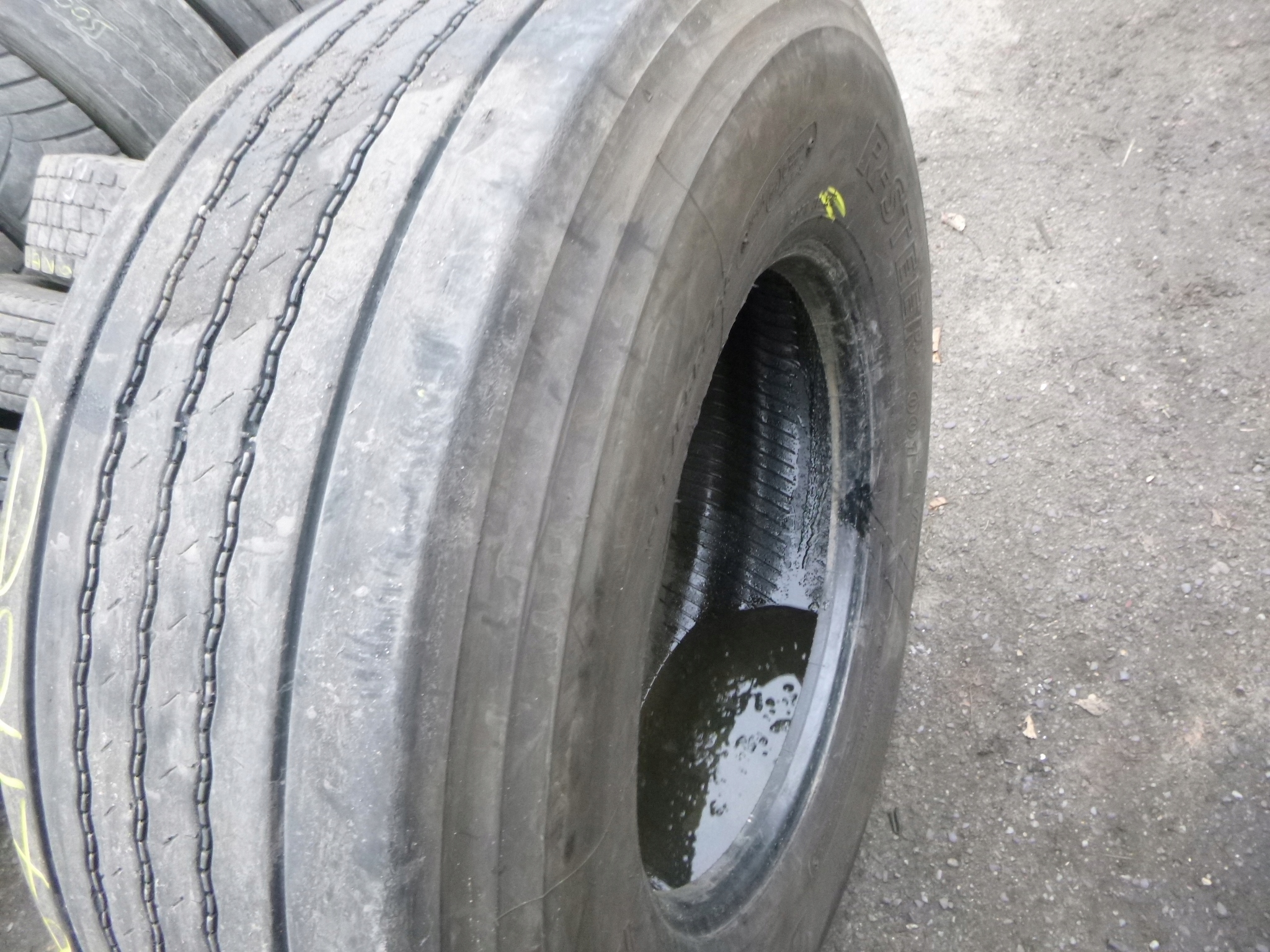385 / 65R22,5 Bridgestone R-STEER 001 передняя