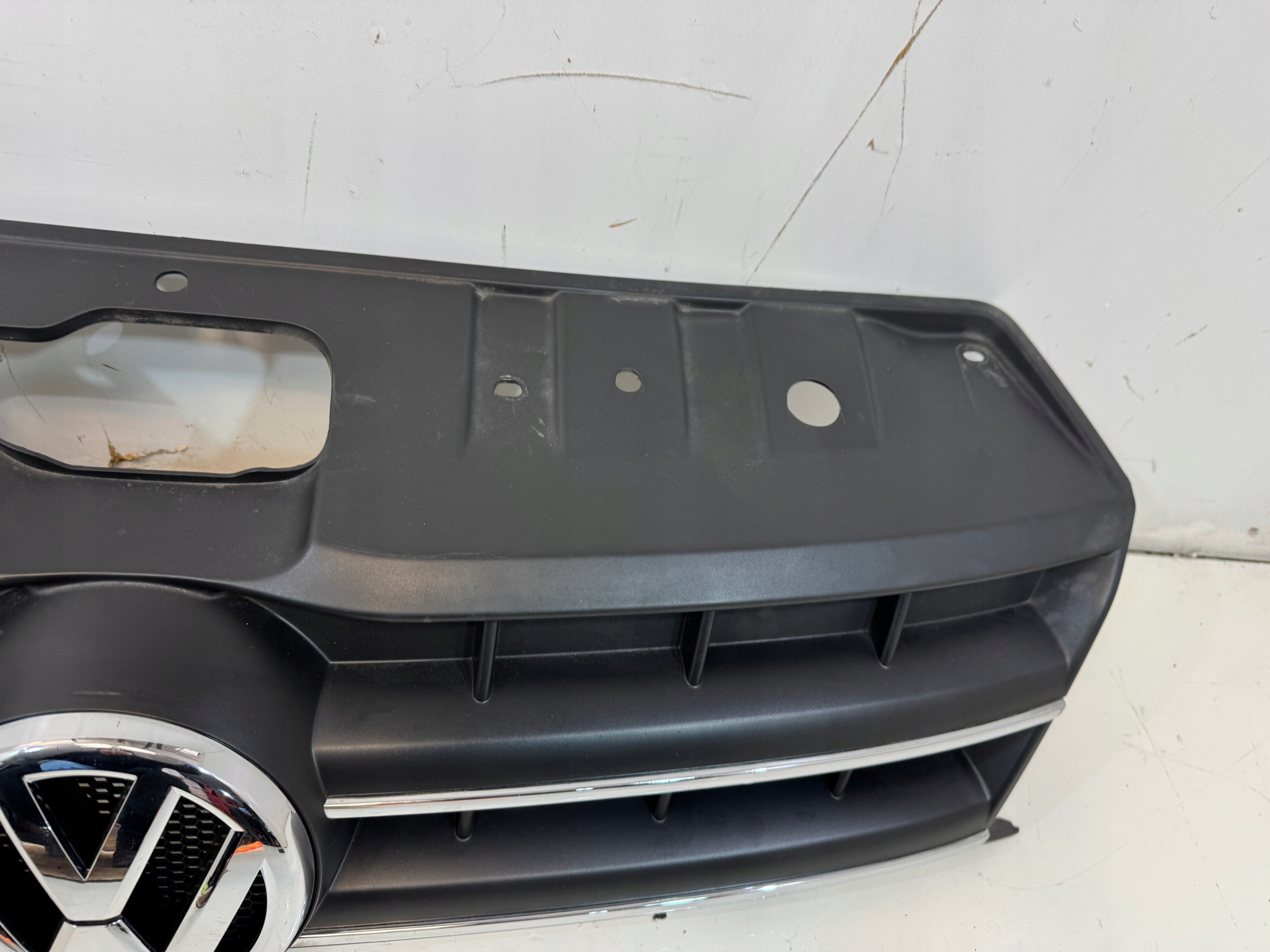 VW Amarok I 2H Kühlergrill FRONTGRILL Kühlergitter 2HH853653 - Thumbnail 6