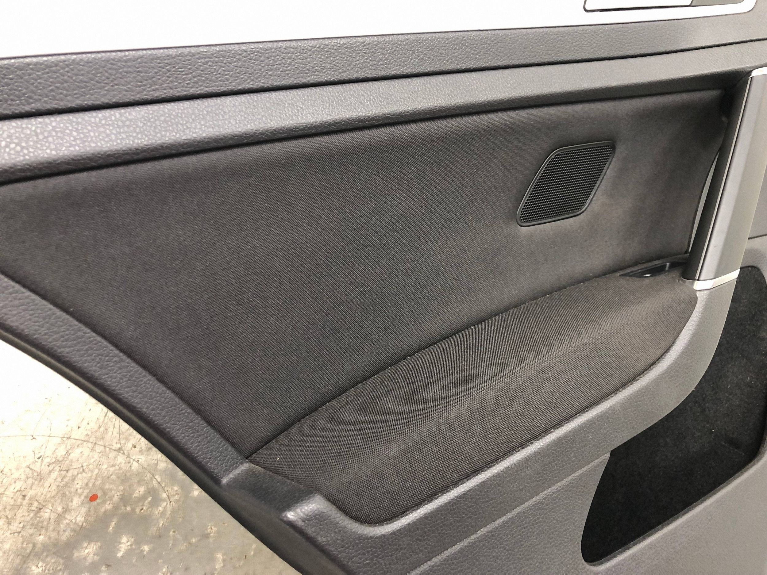 side door left rear part VW GOLF VII KOMBI 5G4867487A