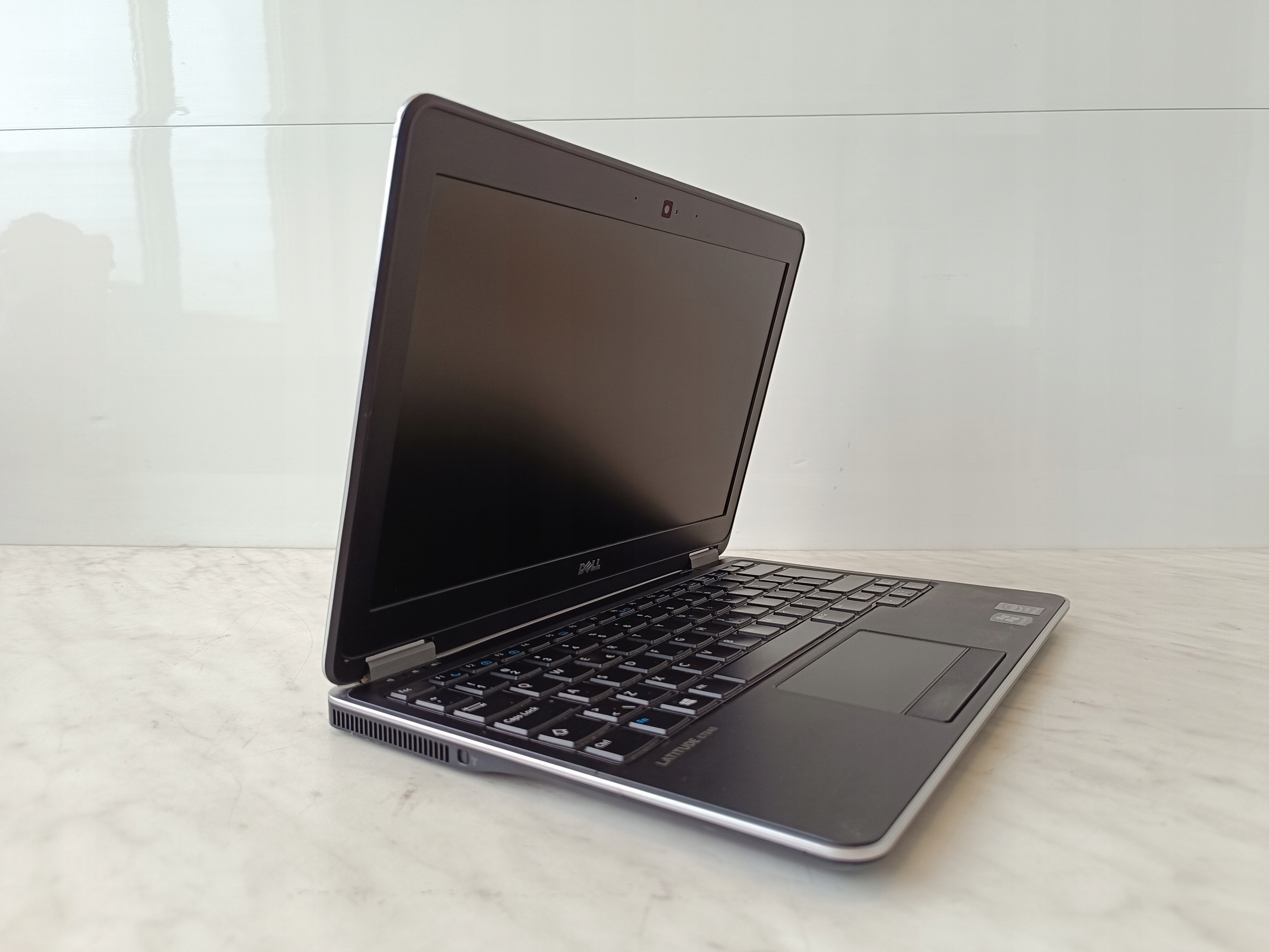 Lekki Laptop DELL E7240 i5 8GB RAM 256GB SSD Outlet Model procesora Intel Core i5-4310U