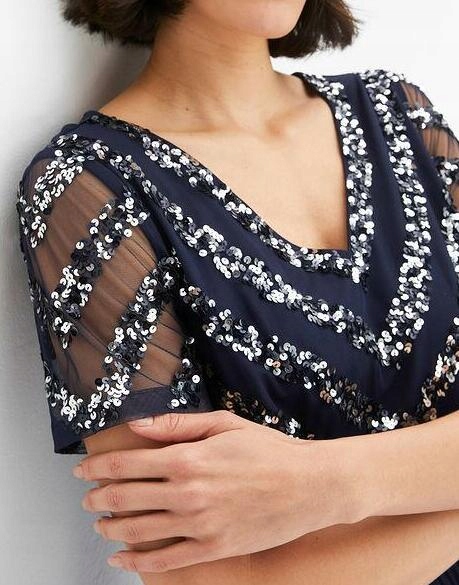 DŁUGA SUKIENKA Z CEKINAMI 46 Linia plus size (duże rozmiary)