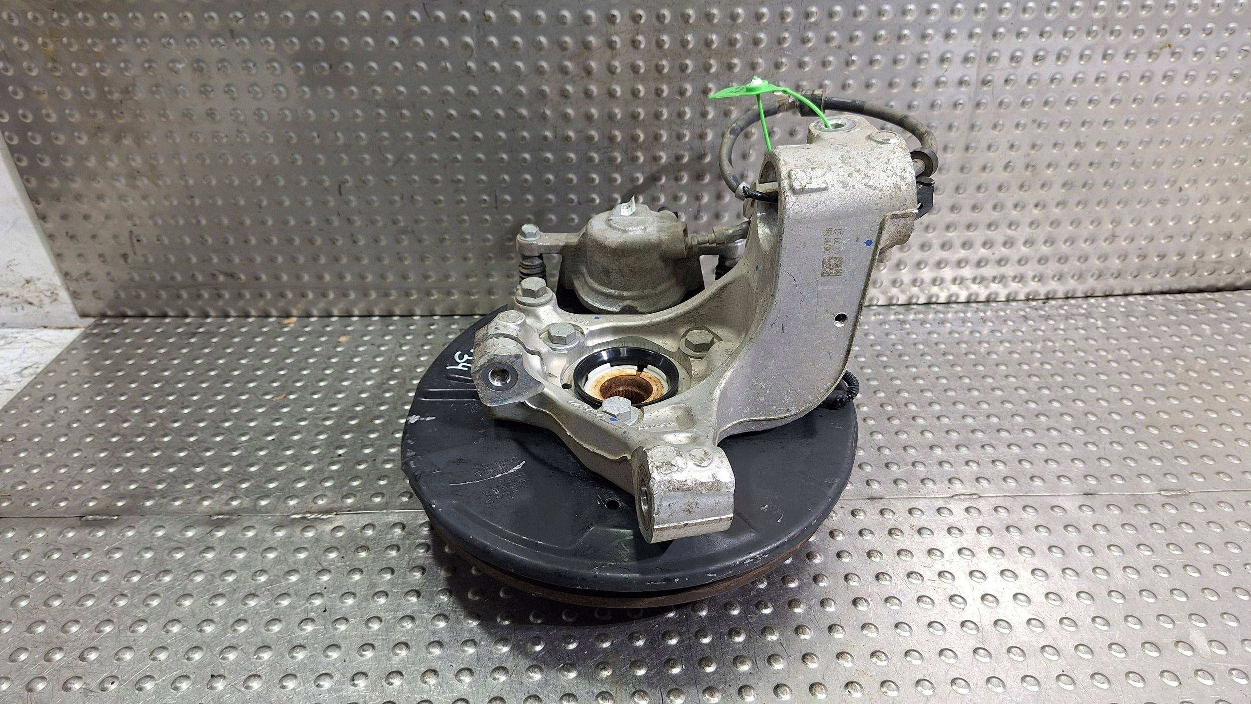 otoč čepu pravý předek 32221857 VOLVO XC40 II
