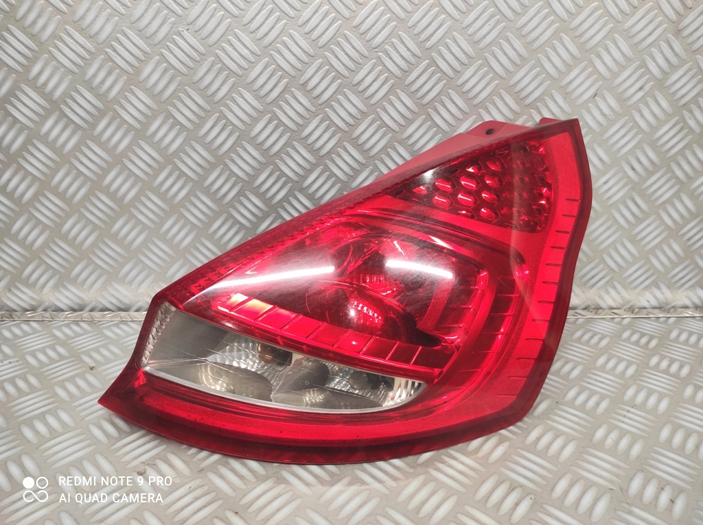 фонарь правый FORD Fiesta MK7 перед рестайлинг 8A6113404A