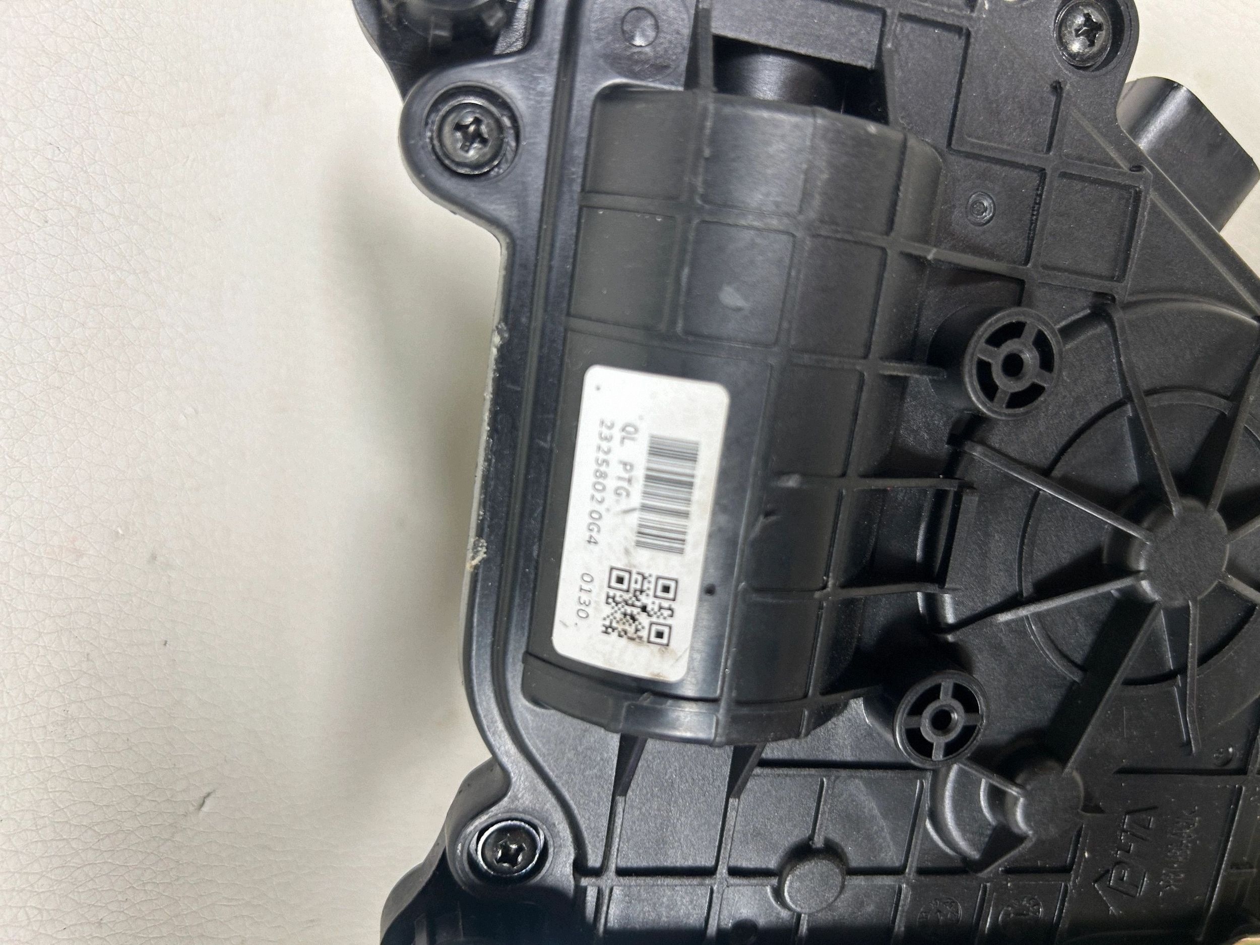 KIA Sportage lock of rear bonnet boot 2325802
