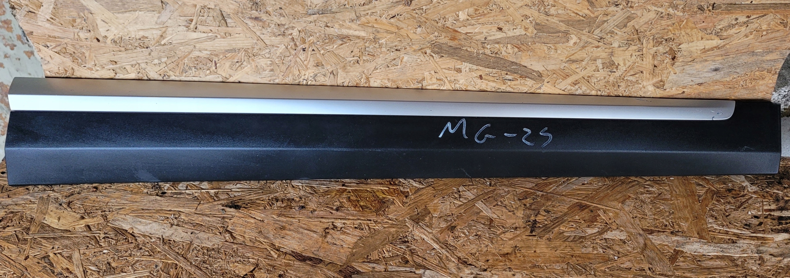 moulding door right front MG ZS P10360766
