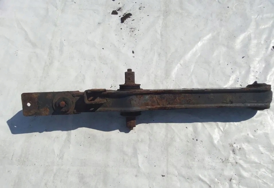 ДЕЛЬФІН КРІПЛЕННЯ ПОДУШОК САНЧАТ ЛІВИЙ DAF 55 LF