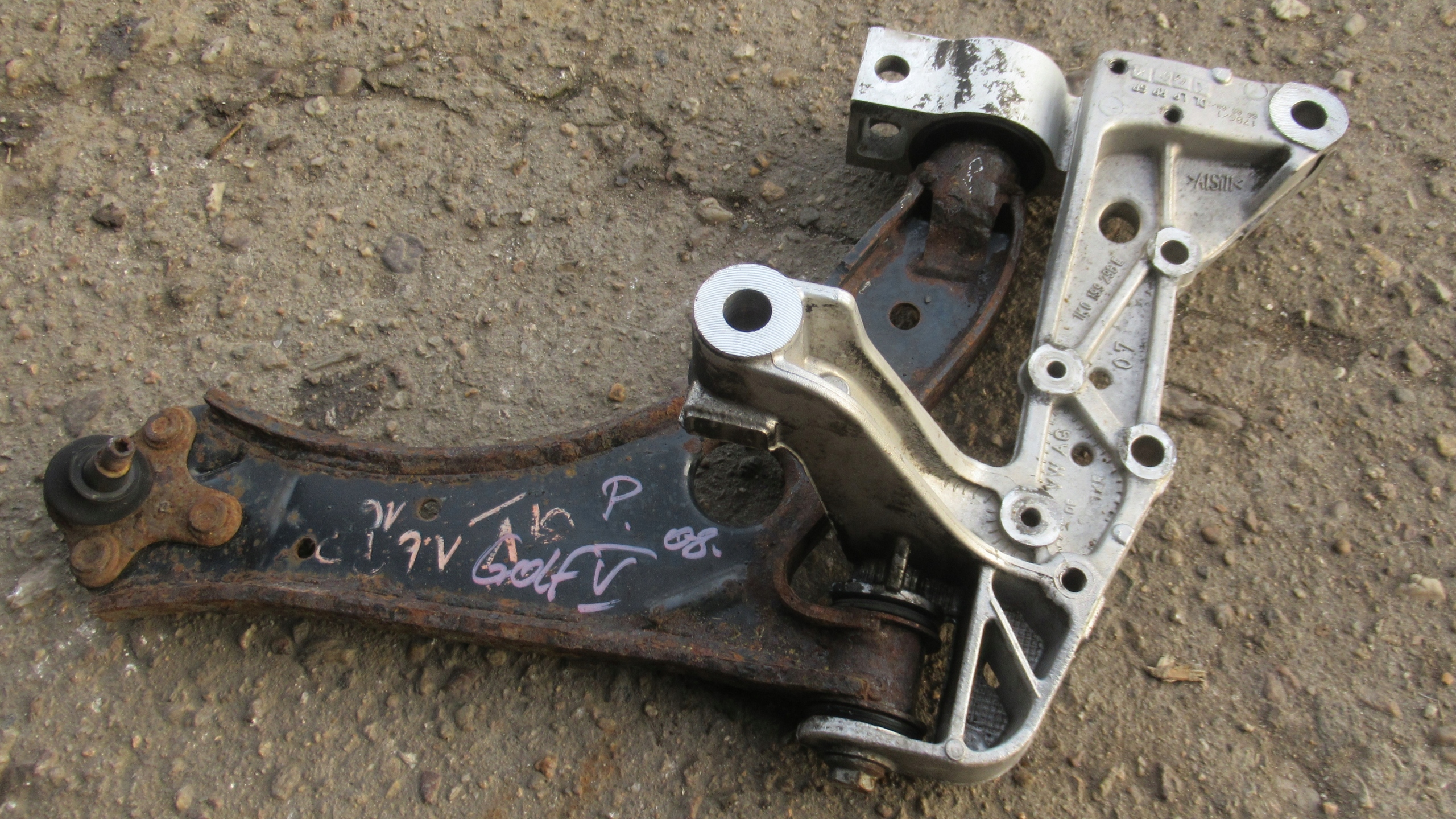 VW GOLF V 3D 1.9 TDI 08R arm right front