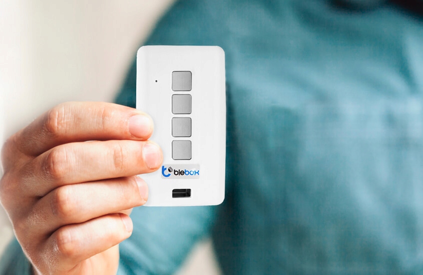 BleBox Pilot Uniwersalny uRemote SMART WiFi czarny Komunikacja WiFi