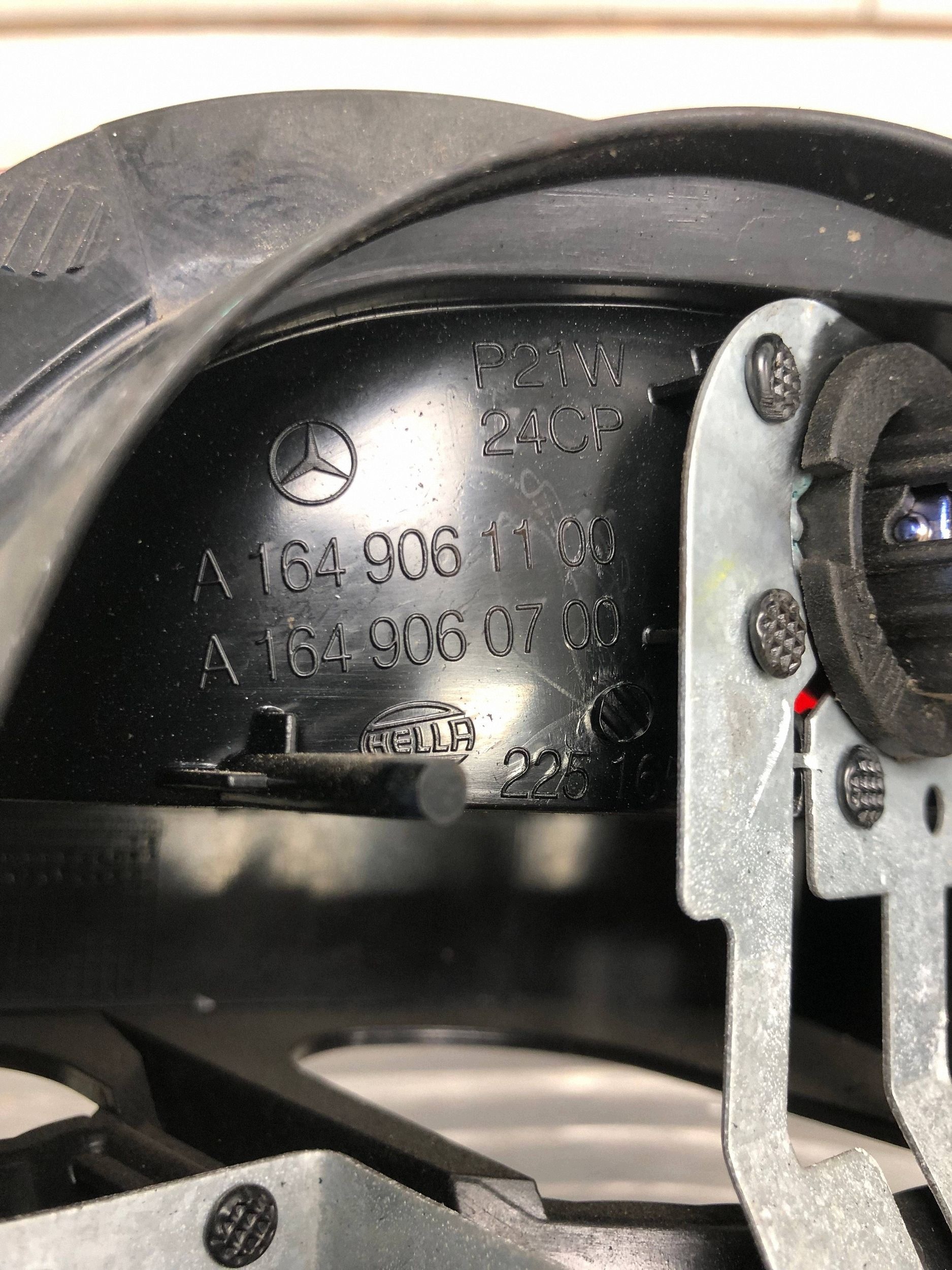 light left rear part MERCEDES ML W164 A1649061100