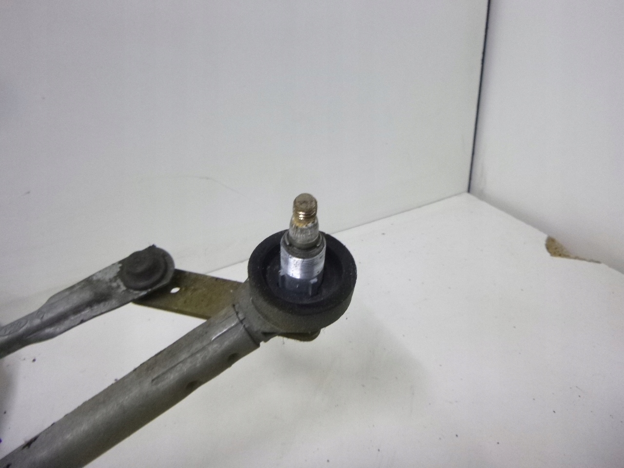 wiper mechanism front Ford Puma 98r.