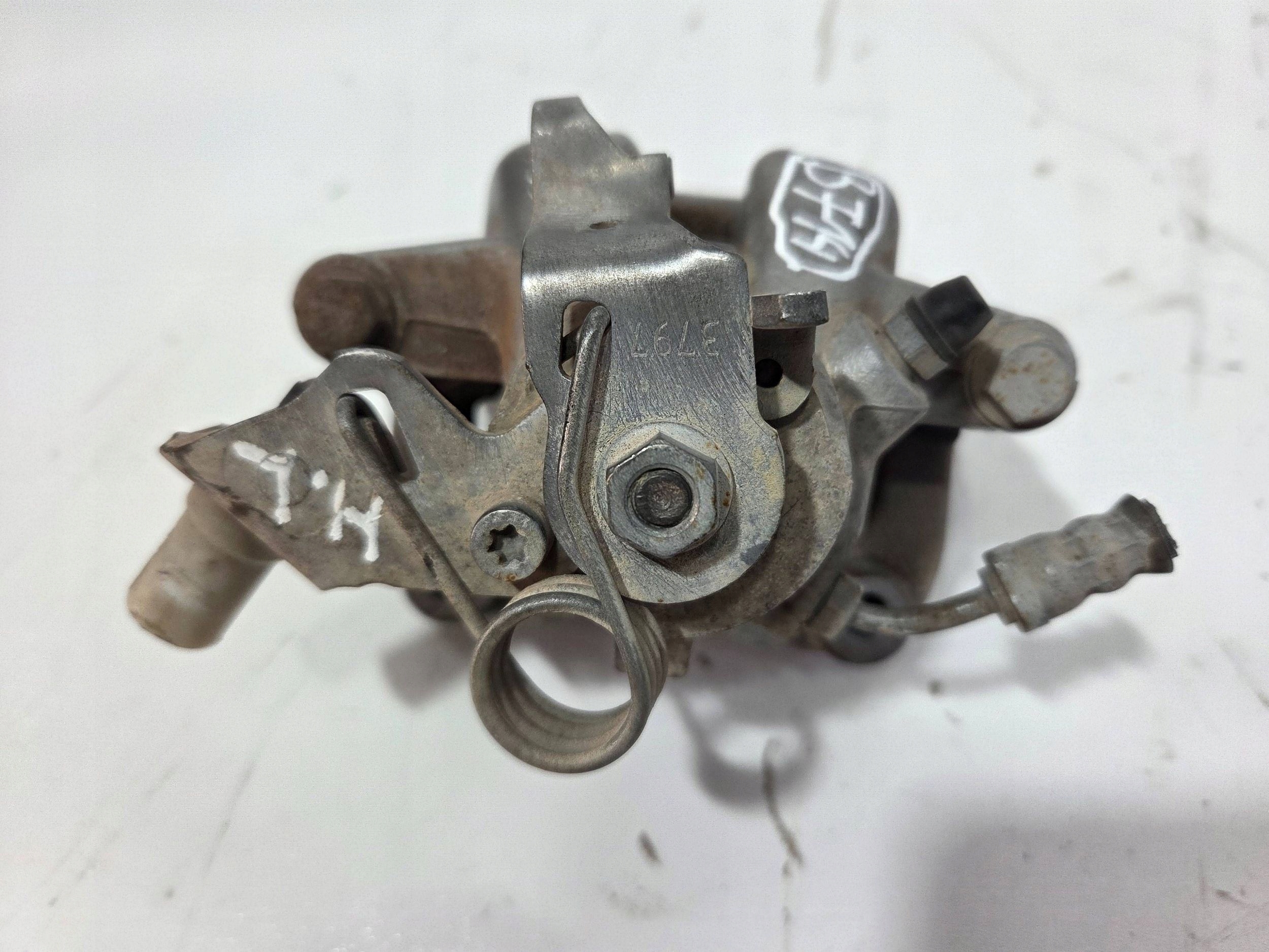 Peugeot 2008 and caliper brake rear left 712F34 (B714)
