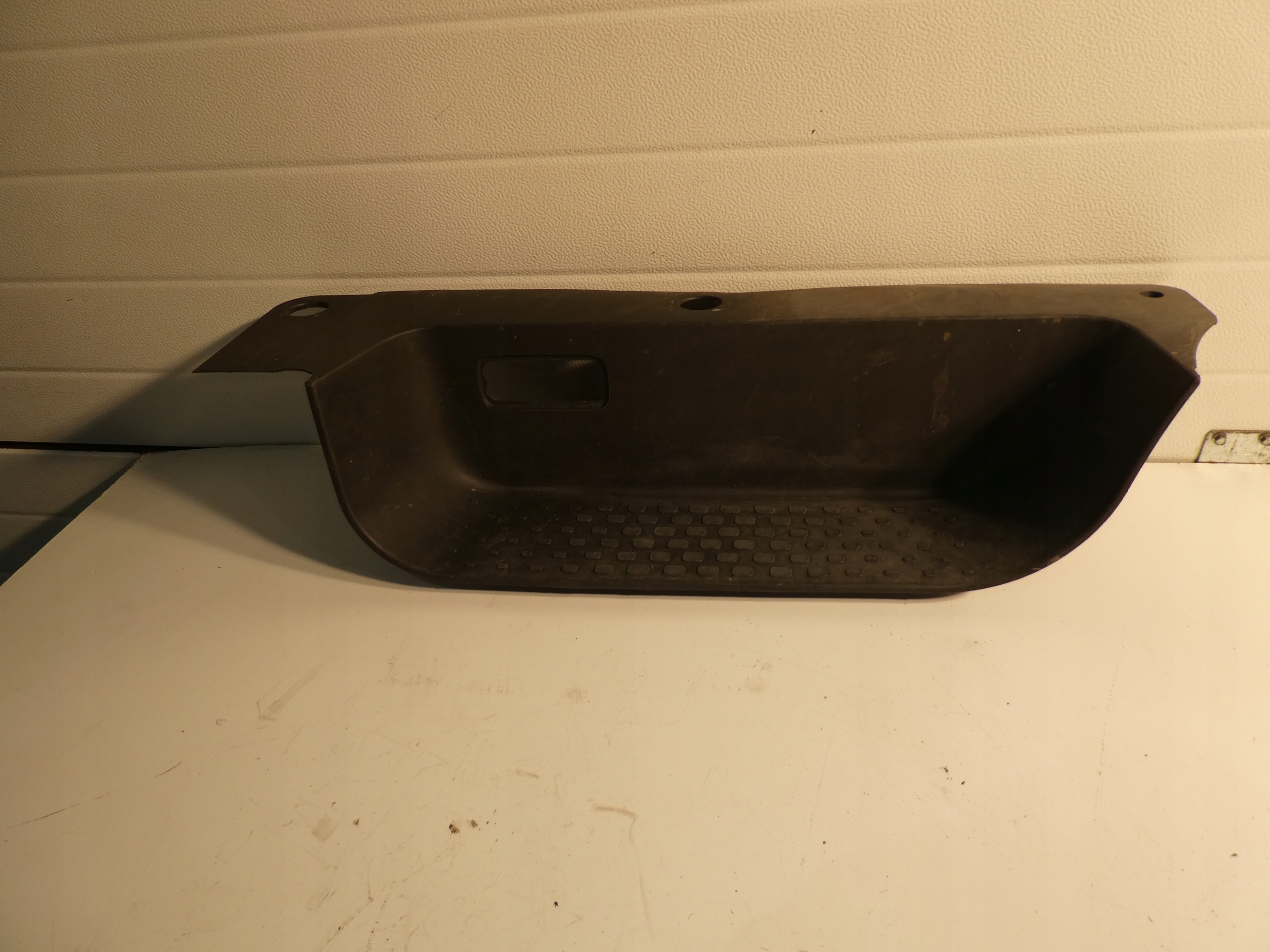 SCHODEK STOPIEN right VIVARO TRAFIC GM93450152