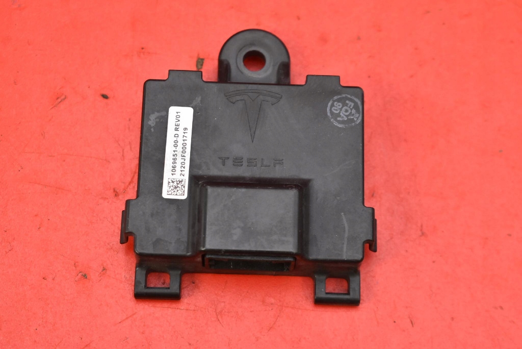 control unit module handles left front 1069651-00-D TESLA S LIFT AWD 16-21