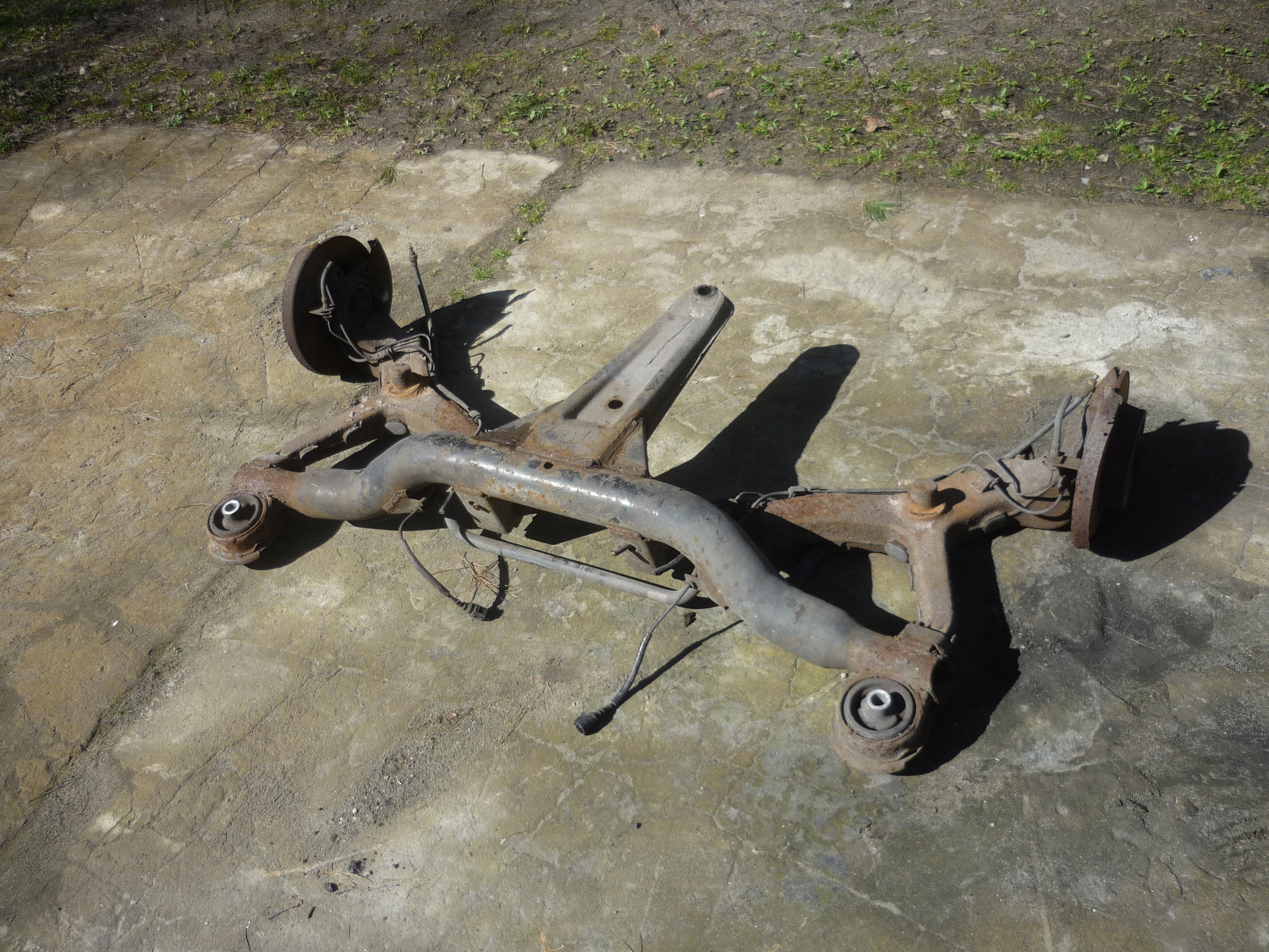 BELKA ZAWIESZENIA TYŁ VW SHARAN 95-10 OŚKA ORYGINAŁ SPRAWNA