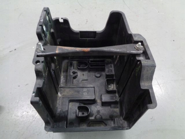 FN15-10723-AA - FORD ECOSPORT MK2 15 1.0 EB КОРПУС АКУМУЛЯТОРА