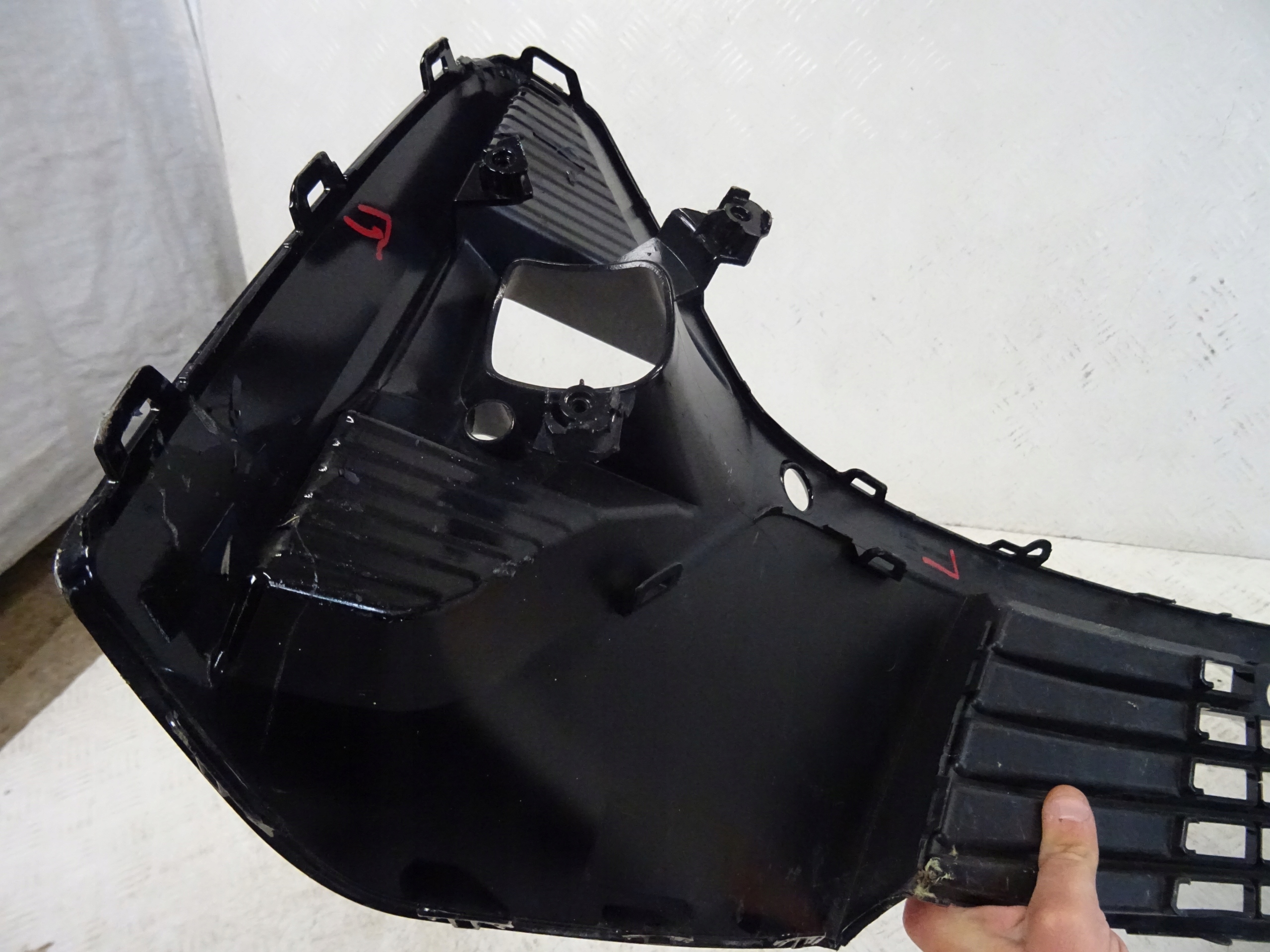grid of a bumper front front central OPEL ASTRA L GS 9847194680
